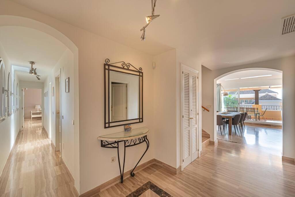 Amazing 4Br Apart. Parking, Pool, Close to the Sea view 2