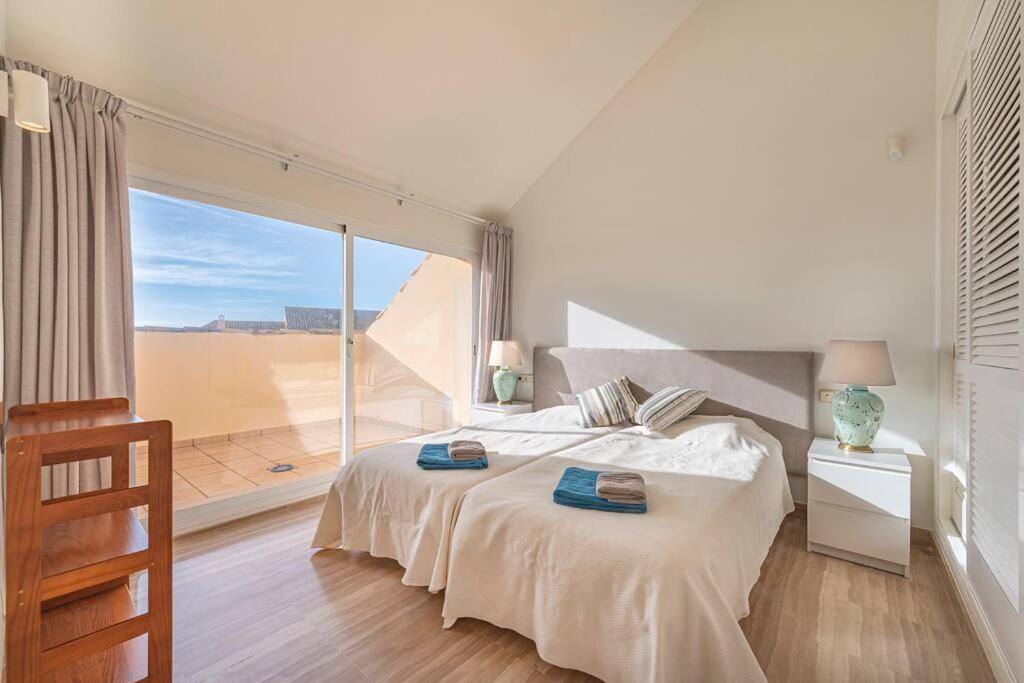 Amazing 4Br Apart. Parking, Pool, Close to the Sea view 3