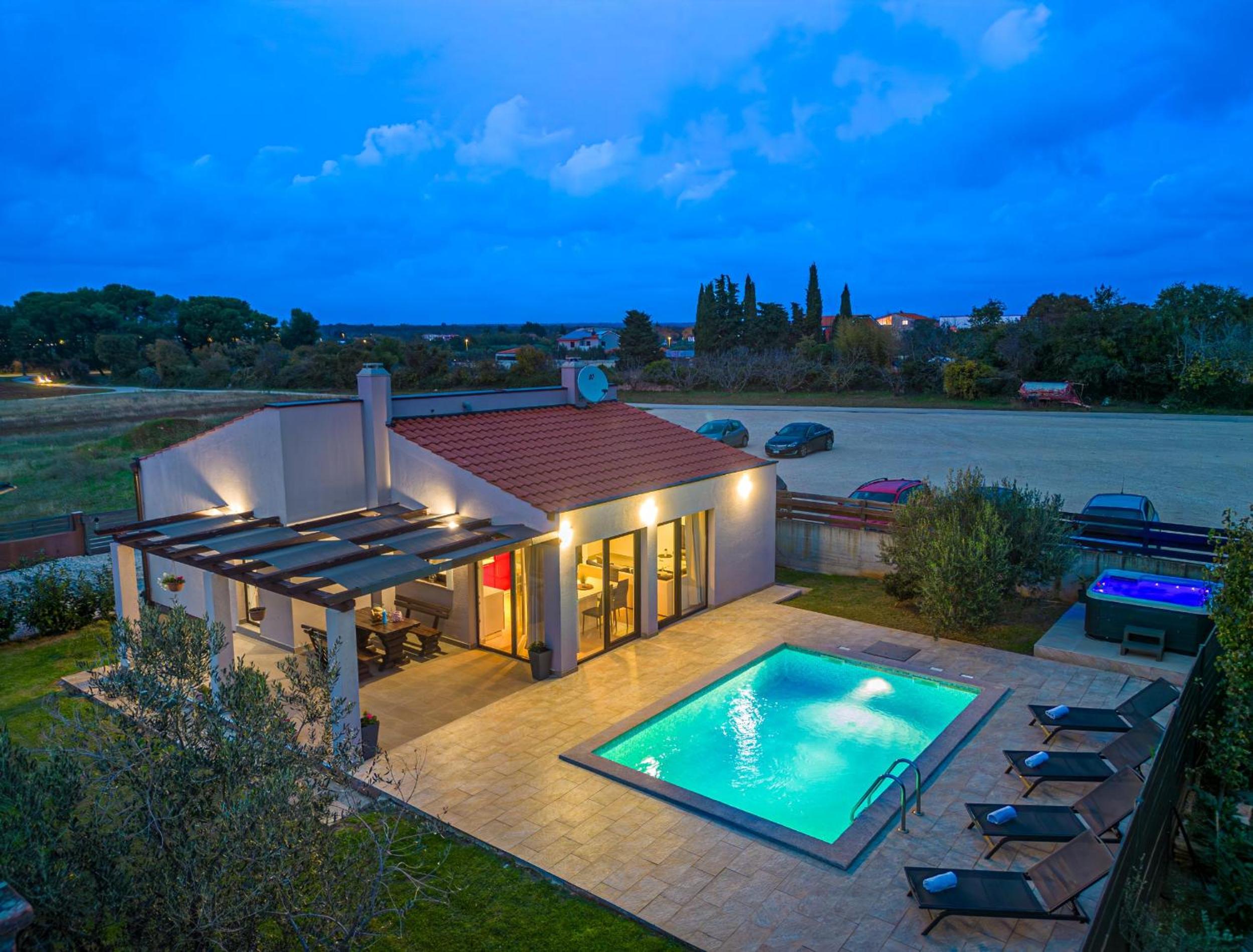 Hotel Bobo Family House With Pool