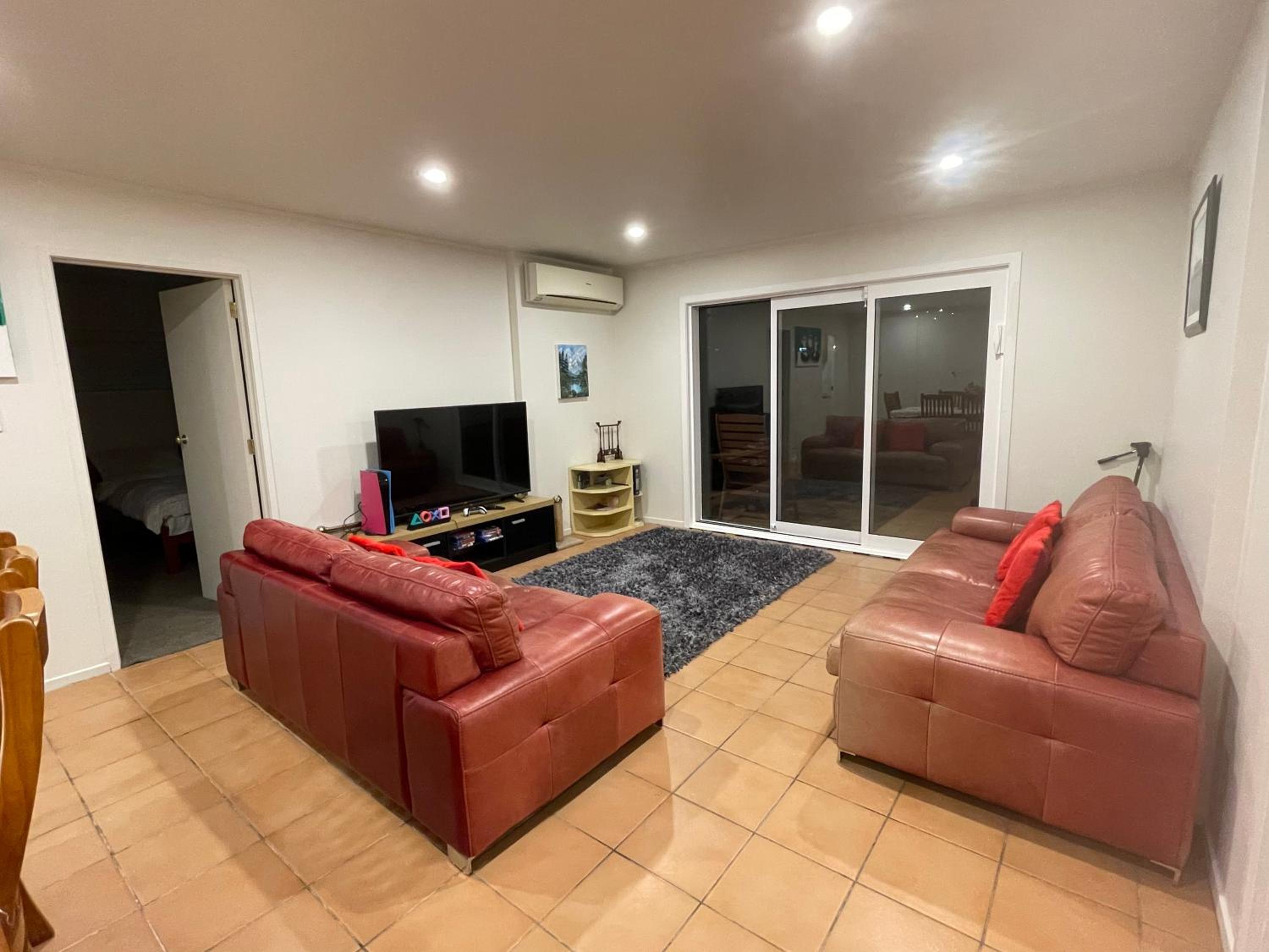 Pool Side Flat Mairangi Bay view 4