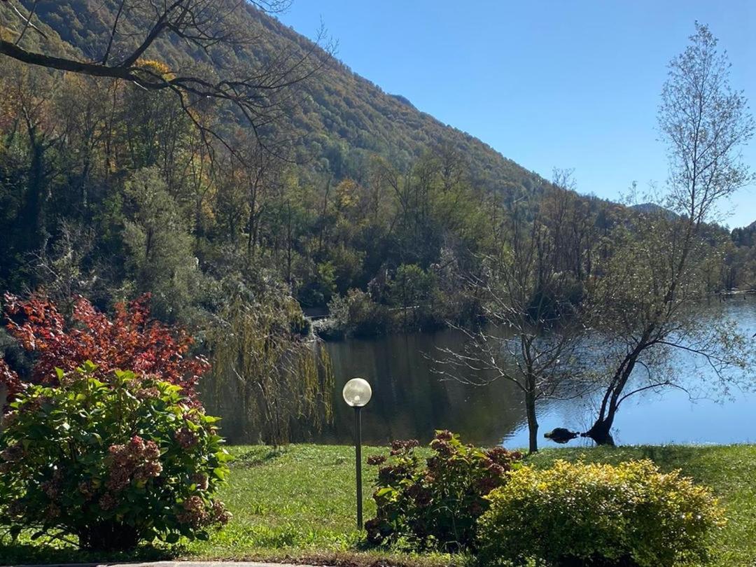 L’Angolino di MAGDA: on the lake-PRIVATE beach! view 3
