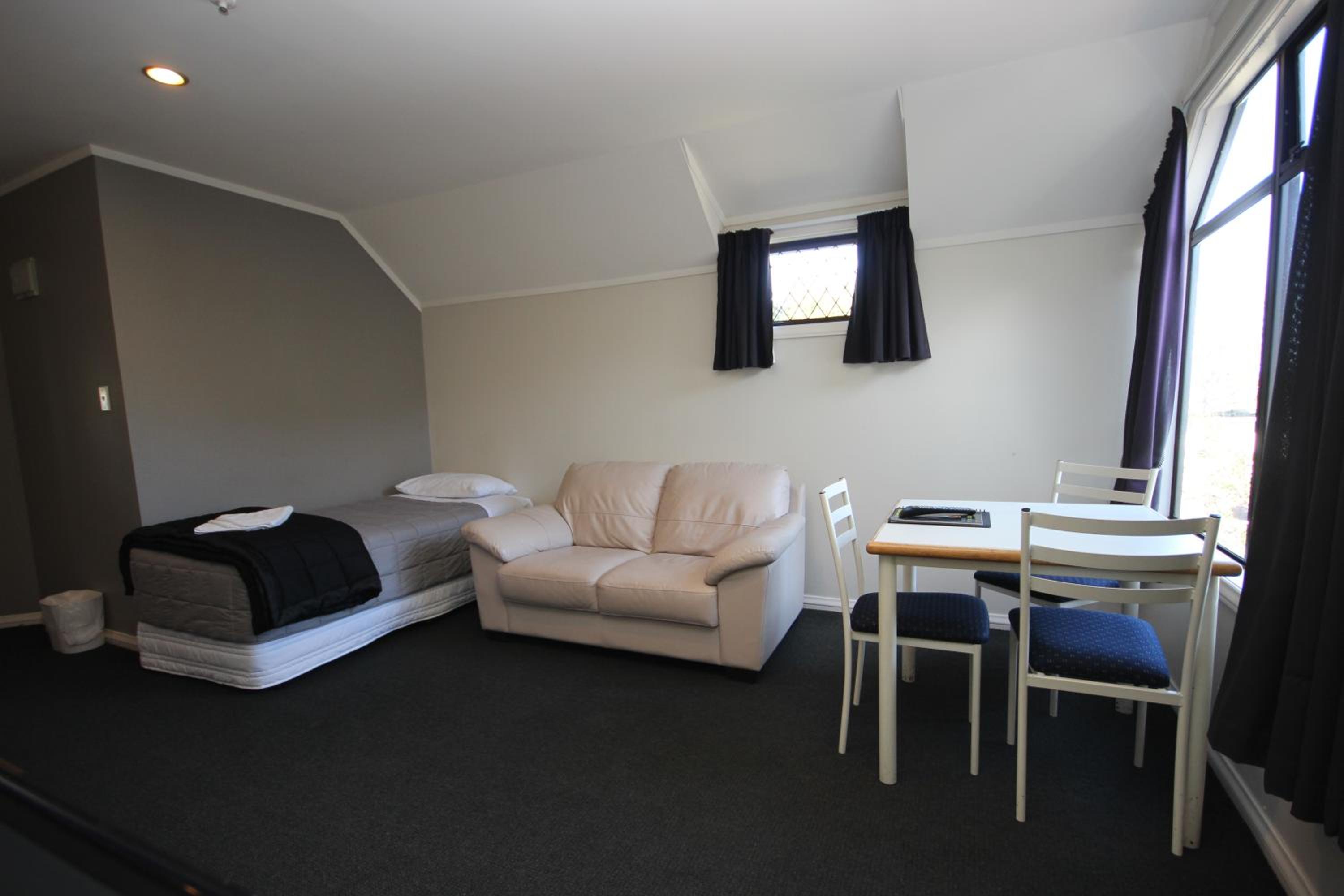 Champers Motor Inn