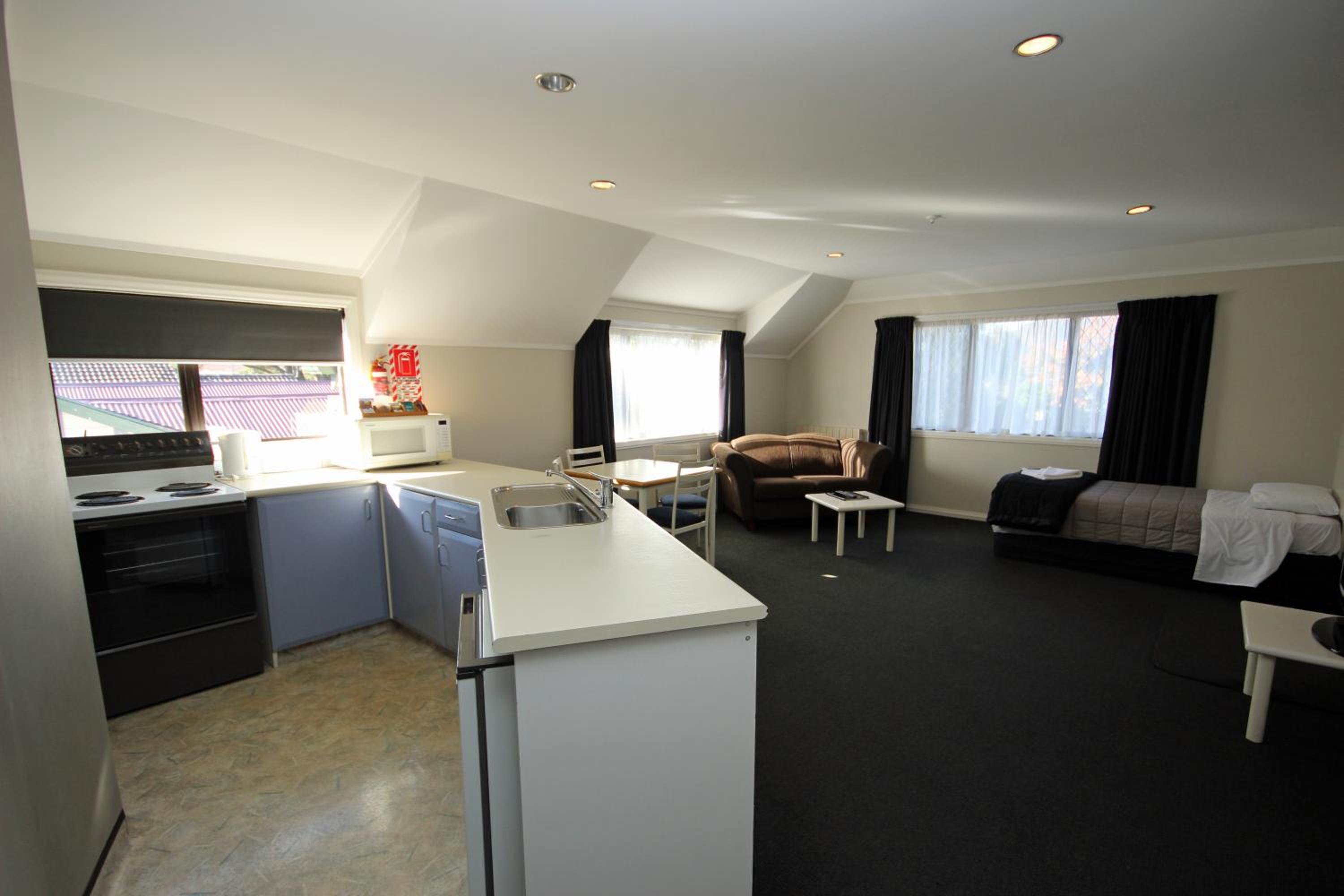 Champers Motor Inn