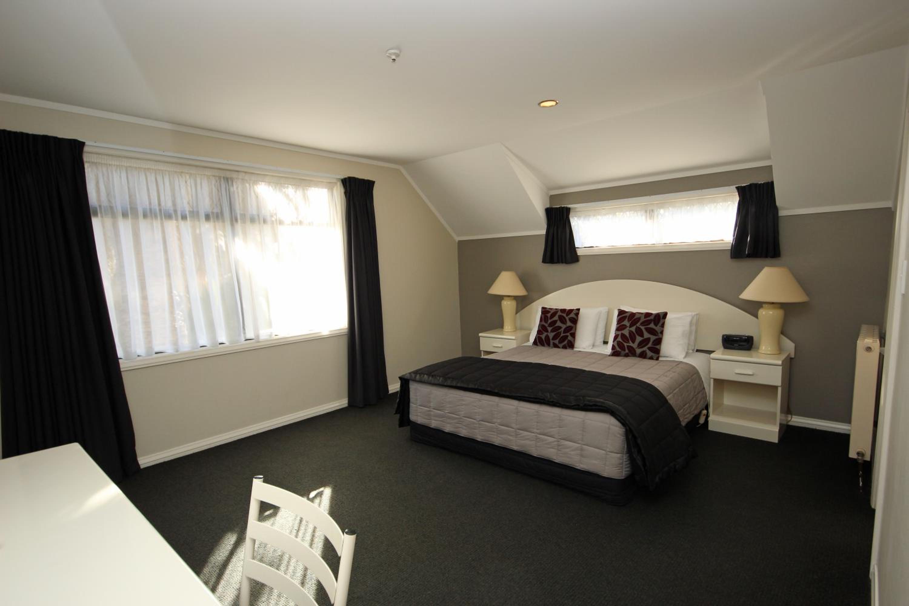Champers Motor Inn