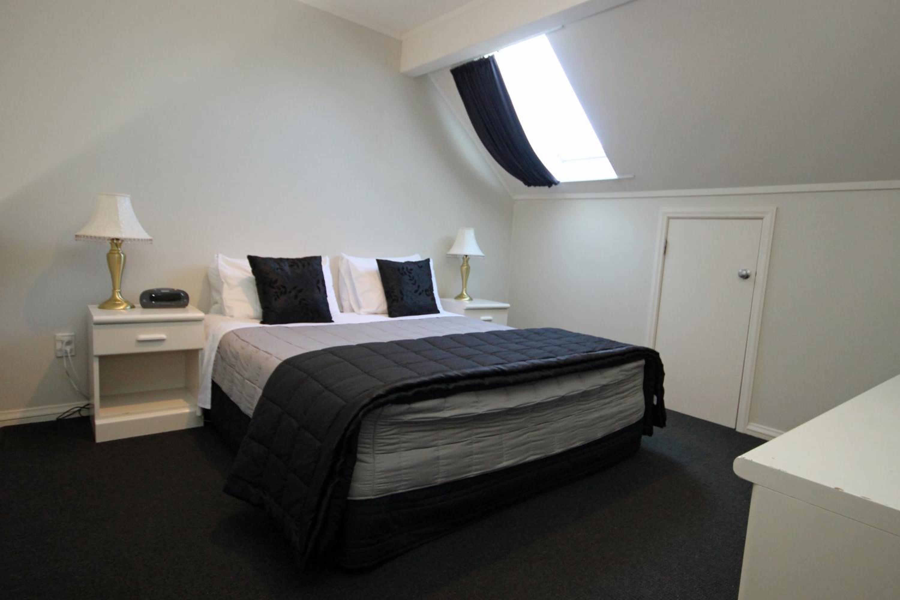 Champers Motor Inn