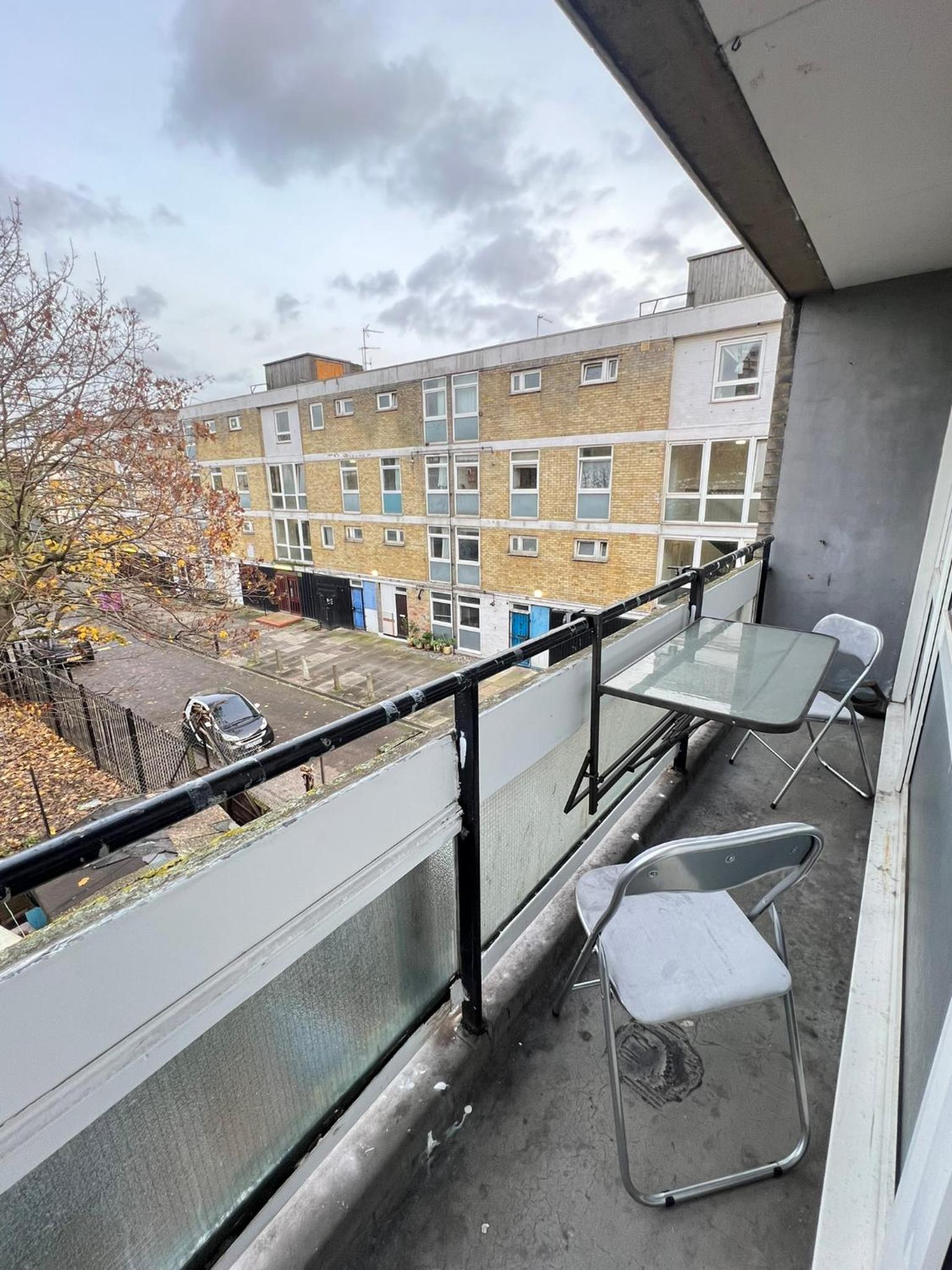 Entire 3 Bedroom Luxury Apartment in London with Private Balcony