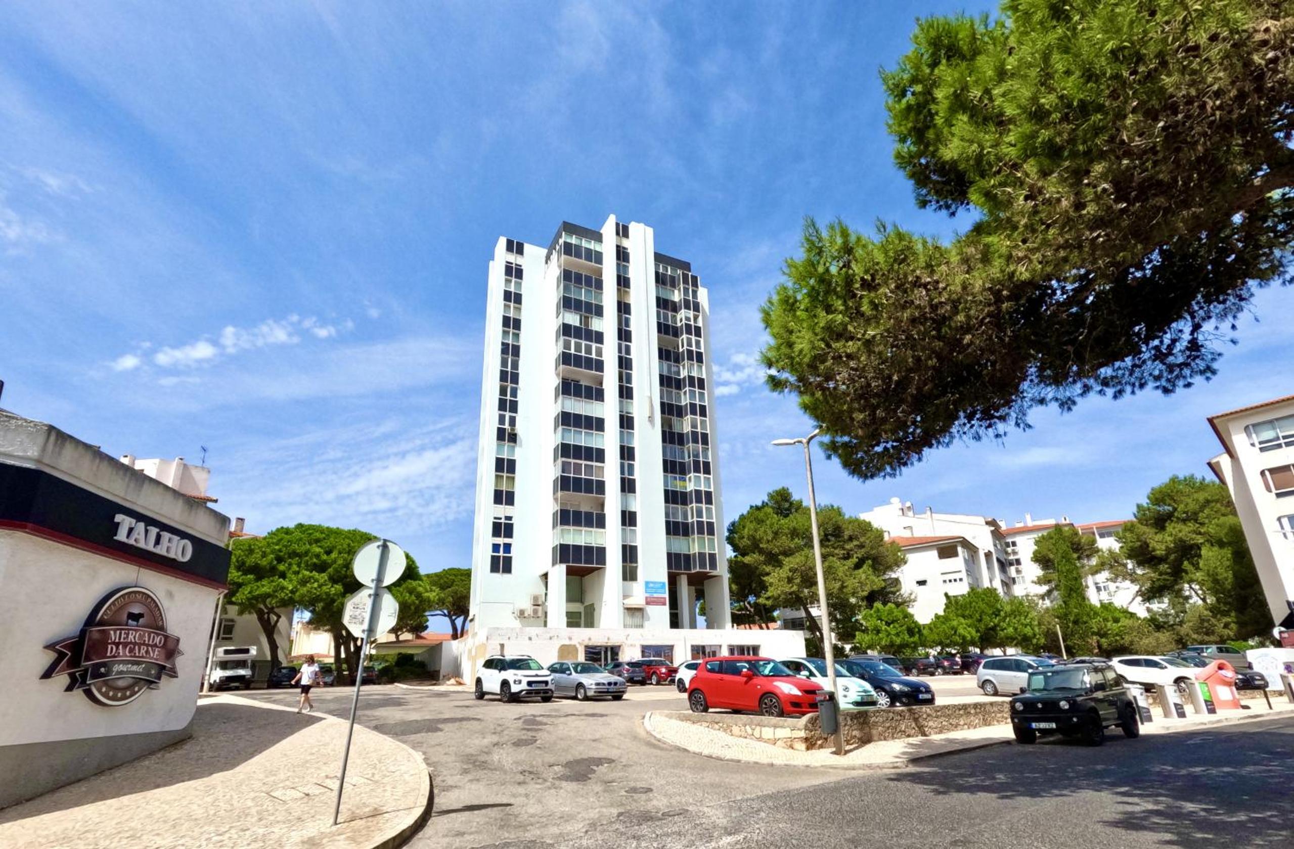 Peaceful & panoramic views apartment, Cascais