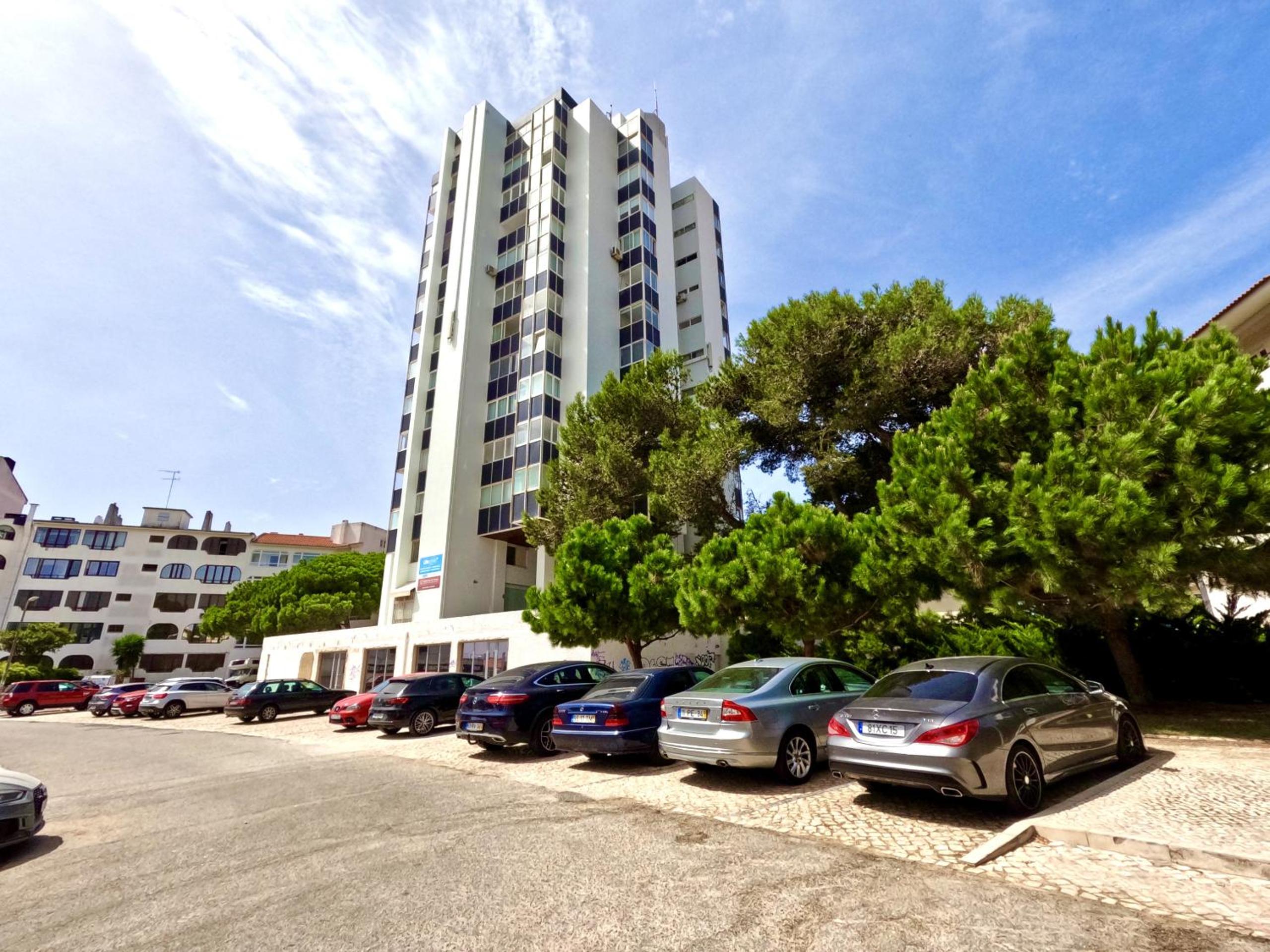 Peaceful & panoramic views apartment, Cascais