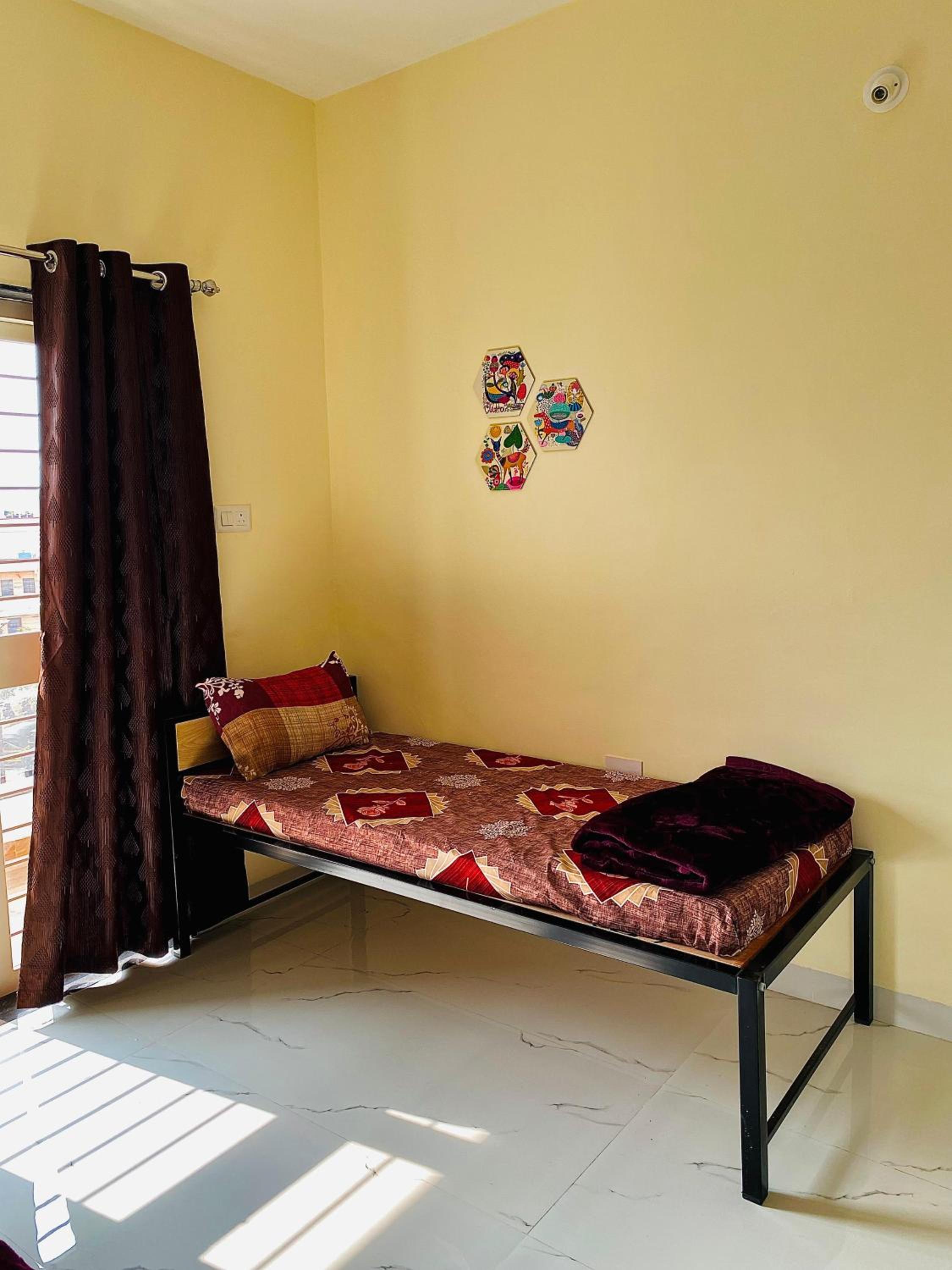 The Peacewood's Homes - Pune's Comfort - Hostel & PG