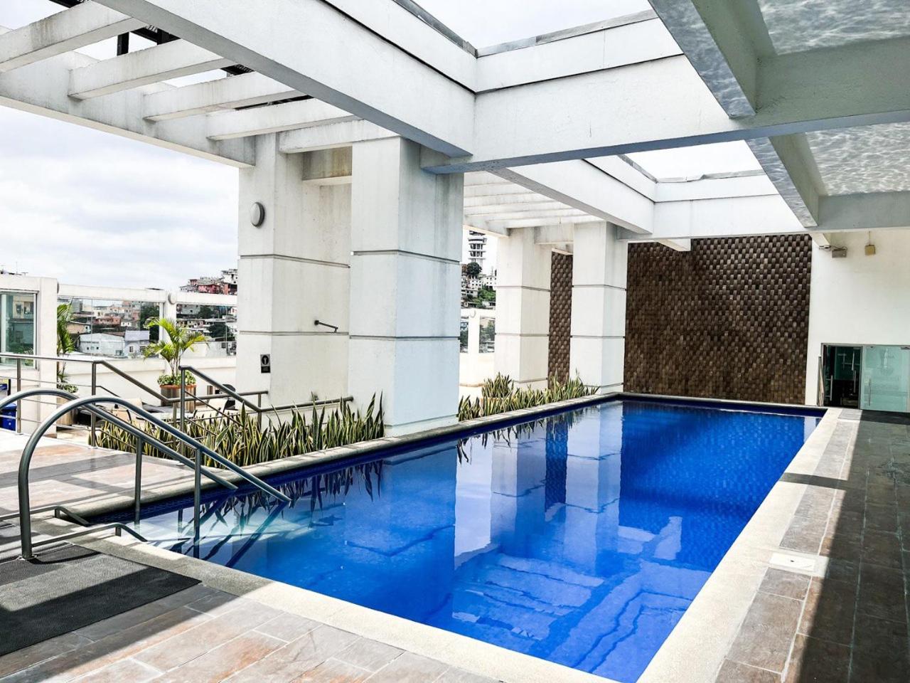 Depa de lujo con piscina y jacuzzi view 2