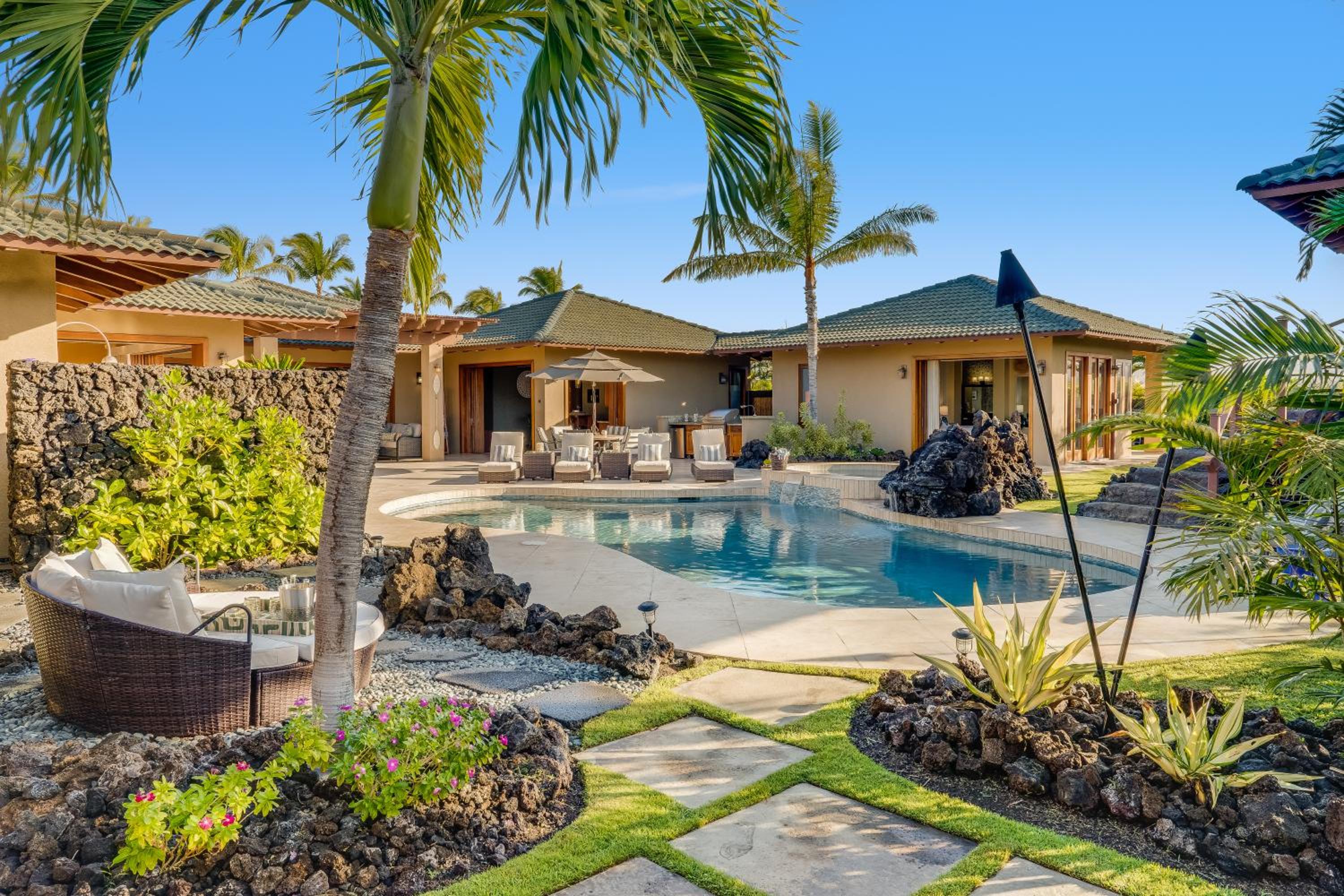 Mauna Lani Luxury Retreat with Private Beach Club, Heated Pool and Spa, Gazebo, Volcano Views, Golf Cart and E-Bikes for Island Adventures view 5