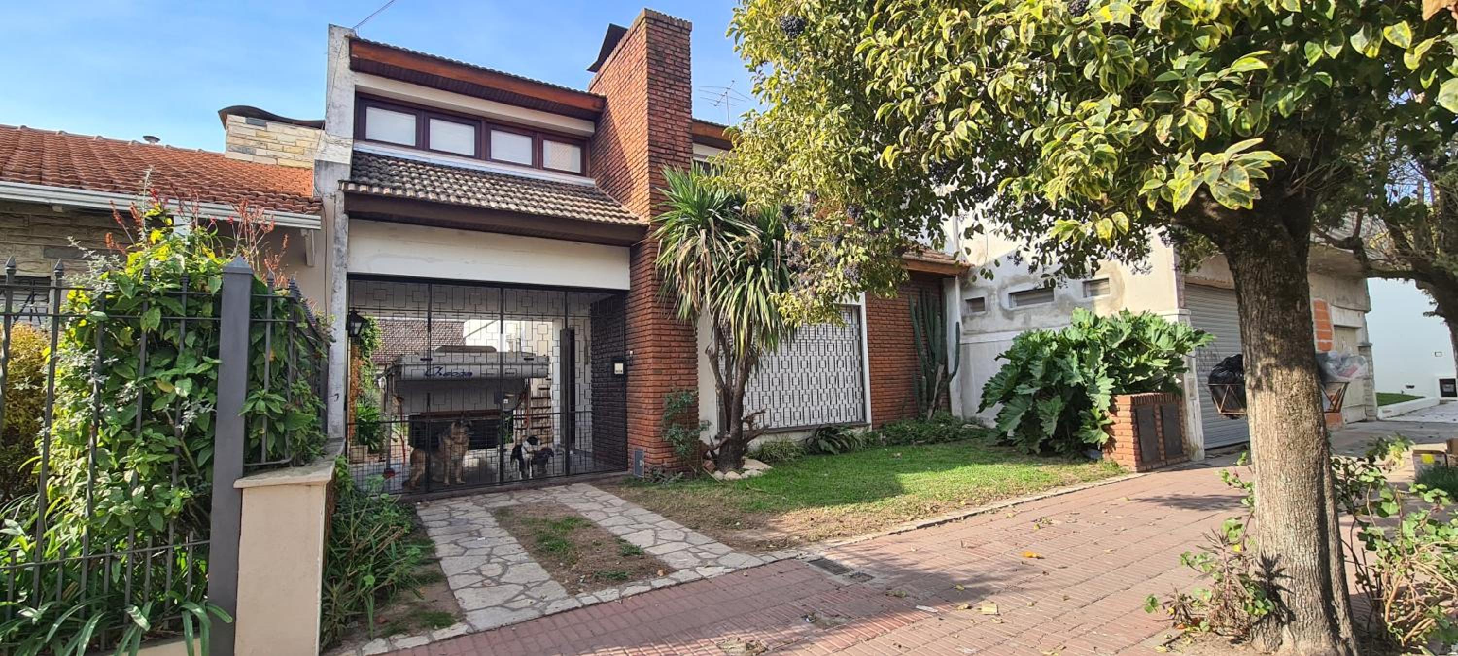 Casa 5 personas. Calle principal Cañuelas