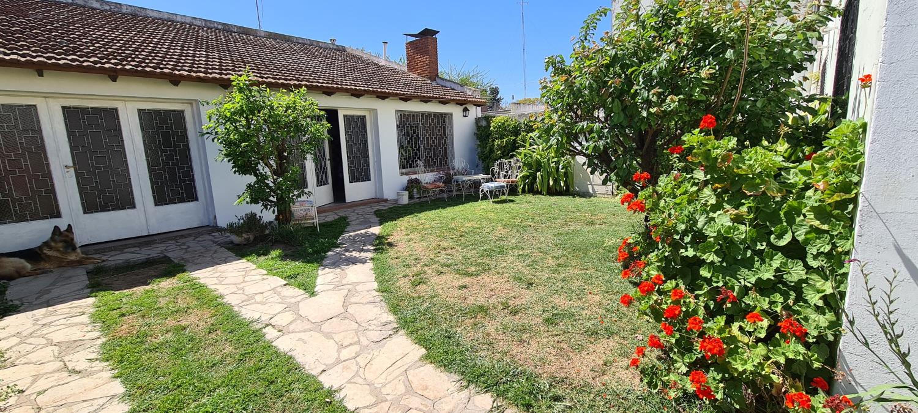 Casa 5 personas. Calle principal Cañuelas