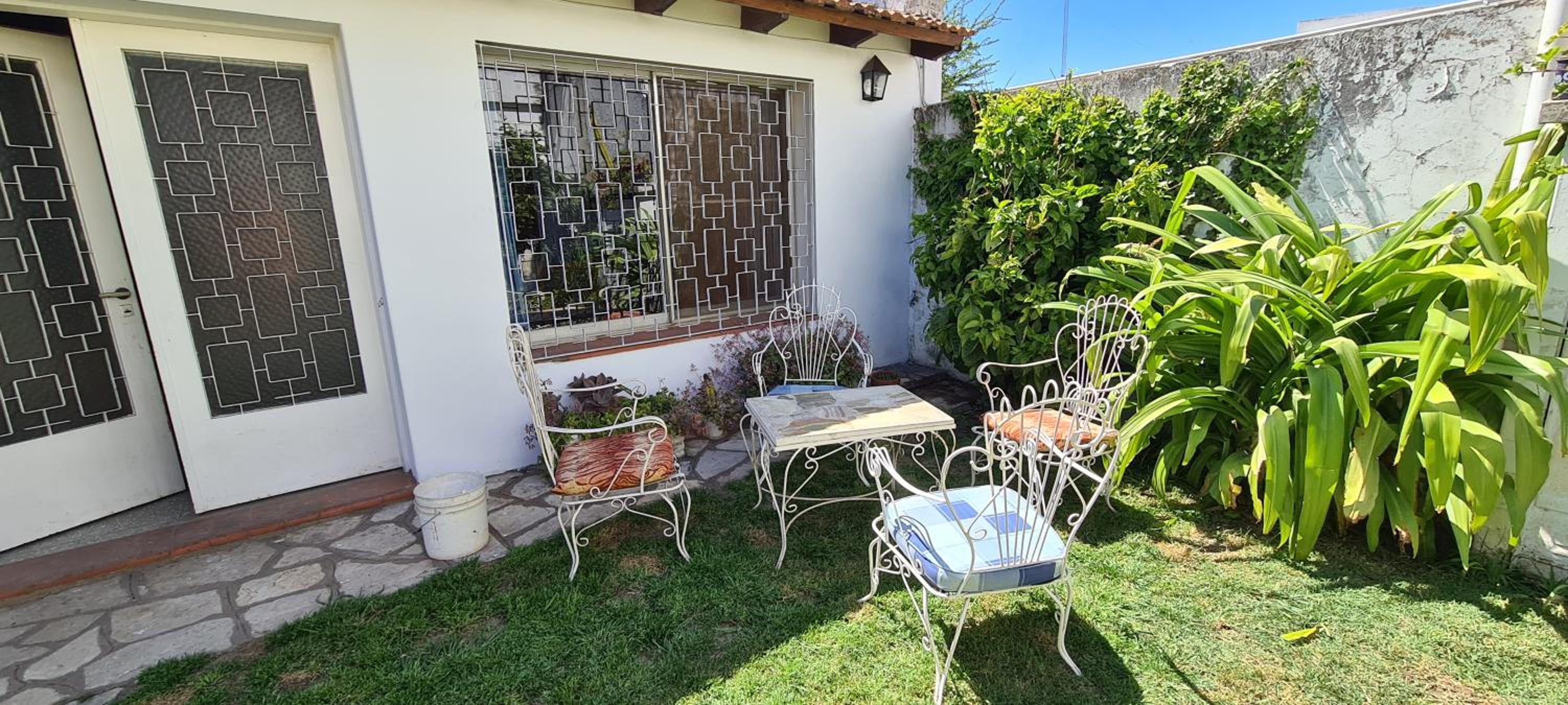 Casa 5 personas. Calle principal Cañuelas