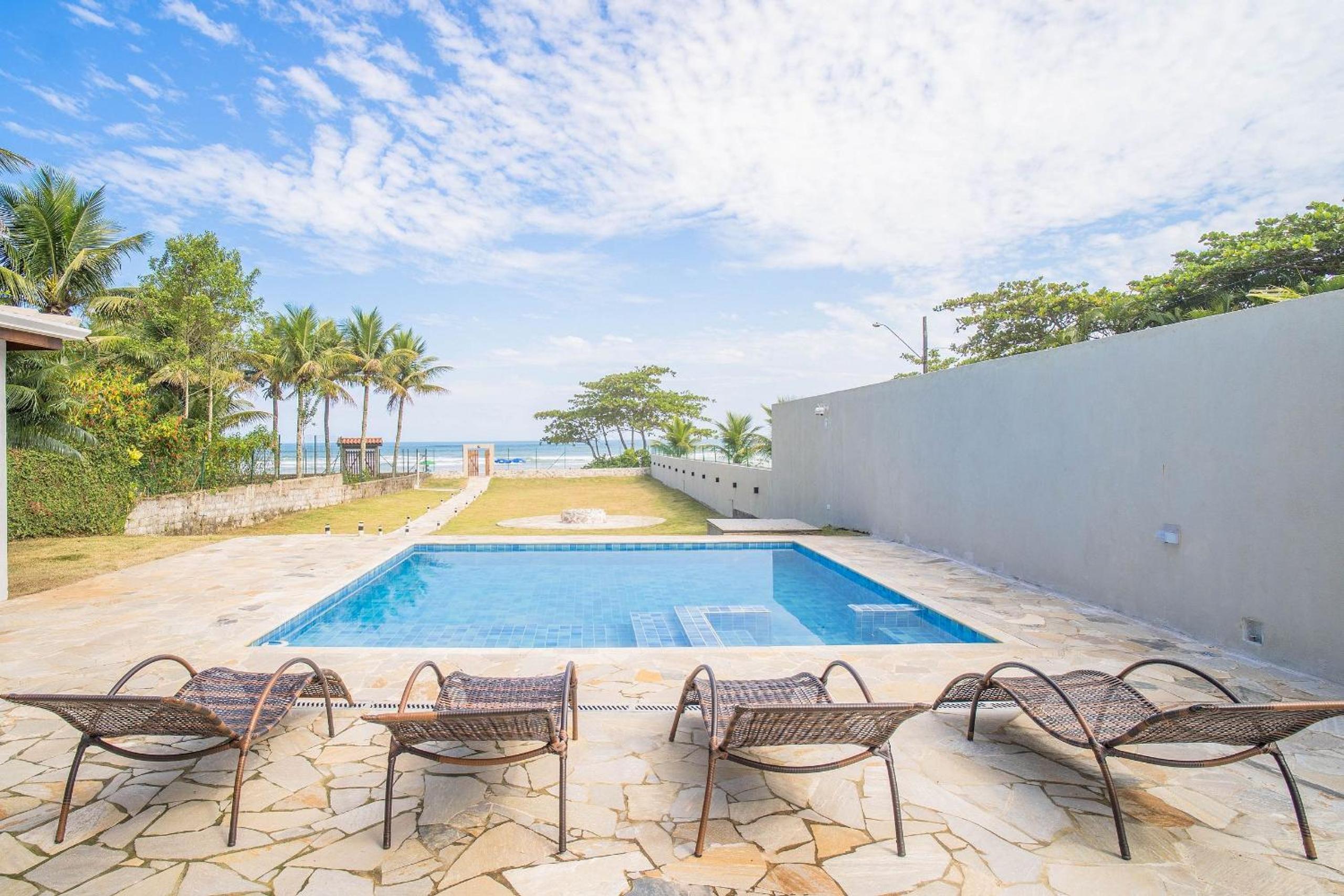Paraíso Pé na Areia em Boracéia - Desfrute da conveniência de ter a praia no seu quintal