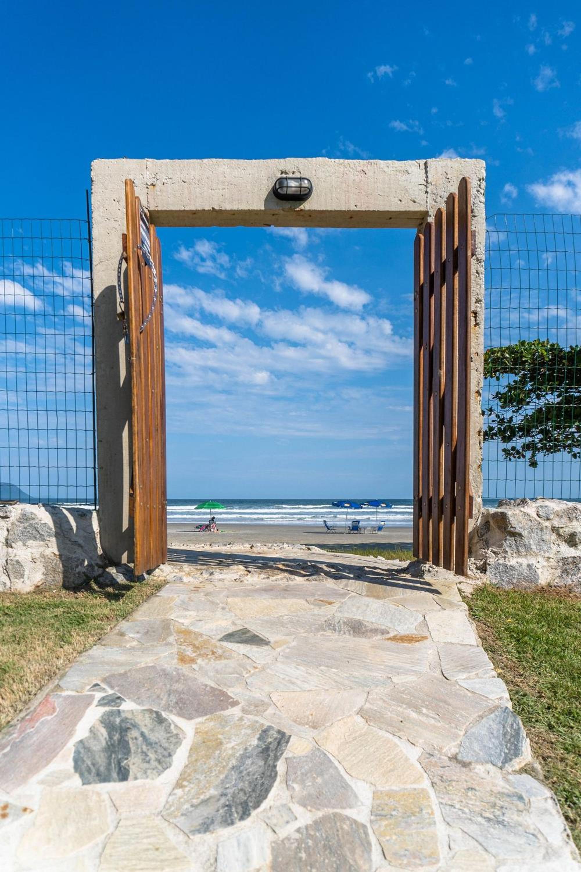 Paraíso Pé na Areia em Boracéia - Desfrute da conveniência de ter a praia no seu quintal