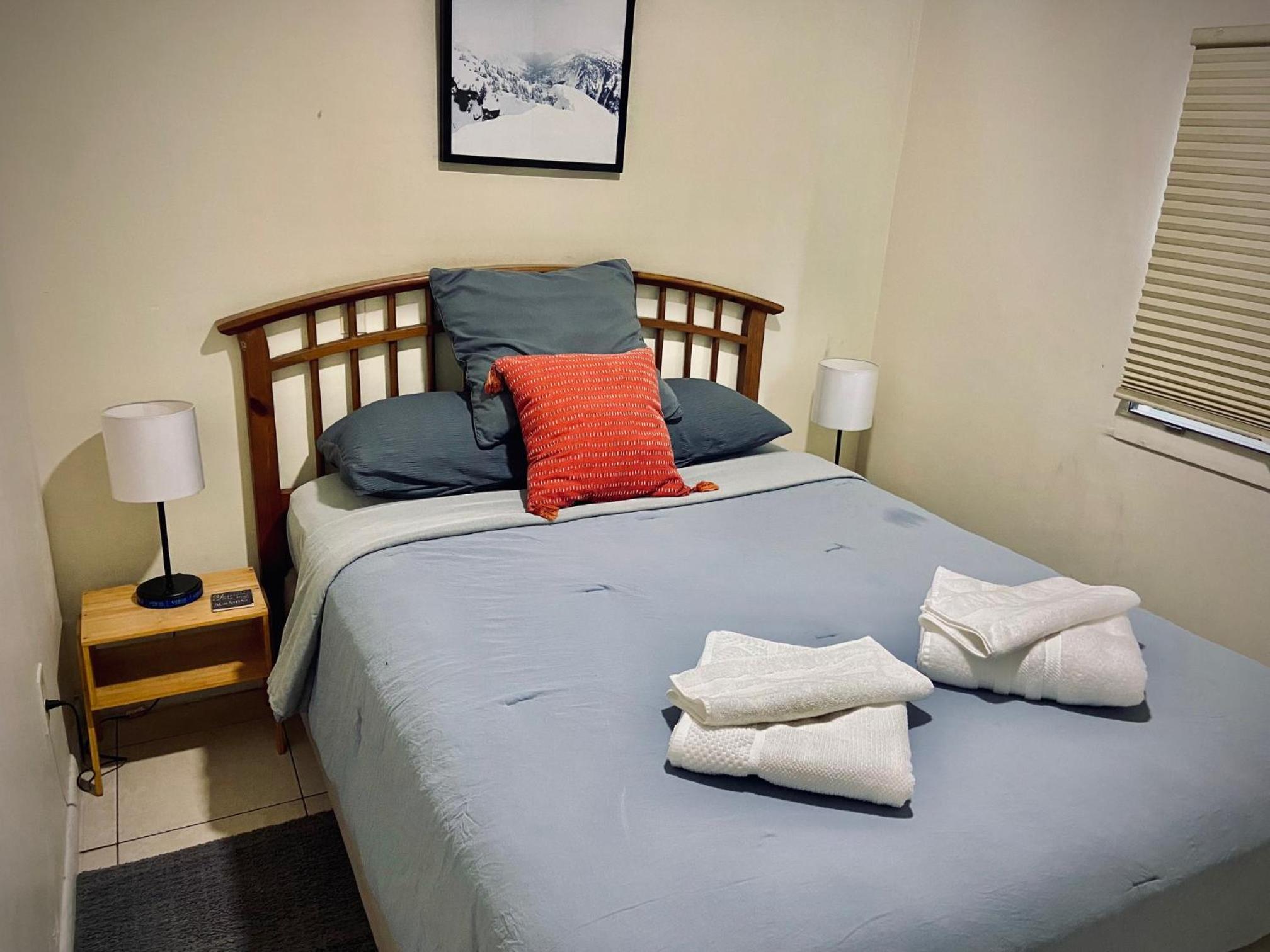 Private Room near Miami Airport - Free parking - 01