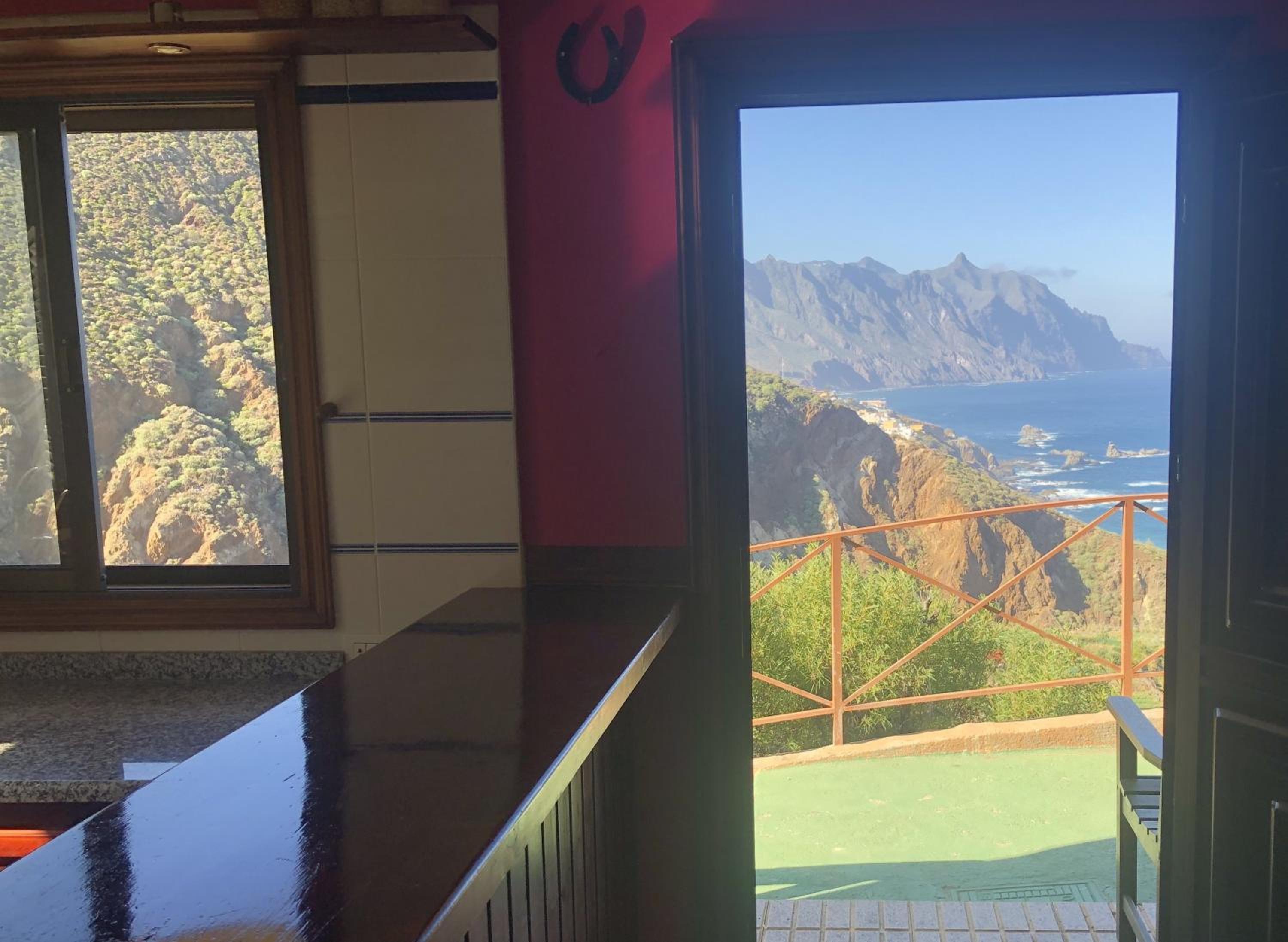 Casa Amarilla de Playa Benijo