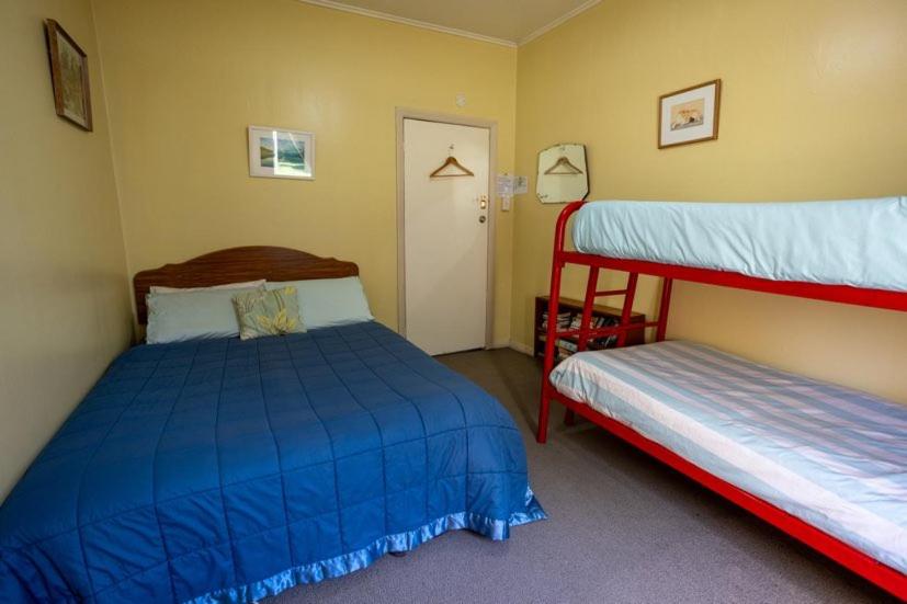 Brunnerton Lodge and Backpackers view 3