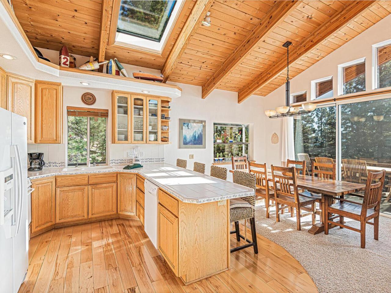 Fantastic Lakeview house with large decks! - Property Image 23