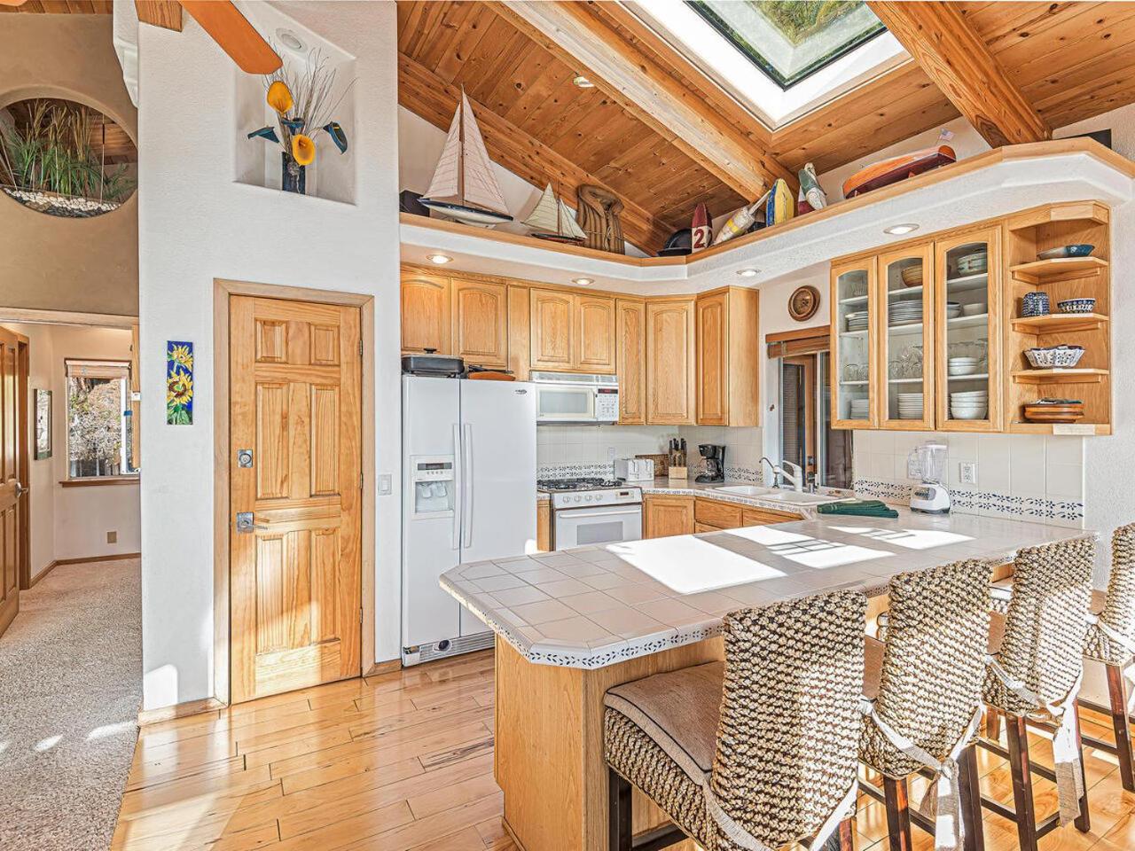 Fantastic Lakeview house with large decks! - Property Image 22