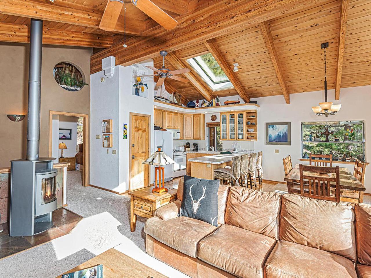 Fantastic Lakeview house with large decks! - Property Image 21