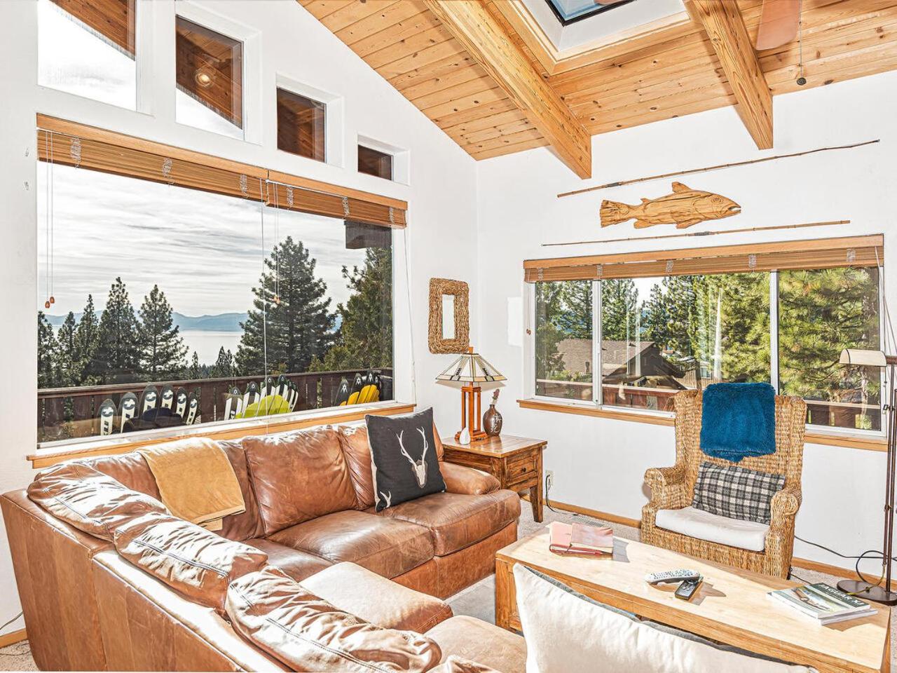 Fantastic Lakeview house with large decks! - Property Image 20