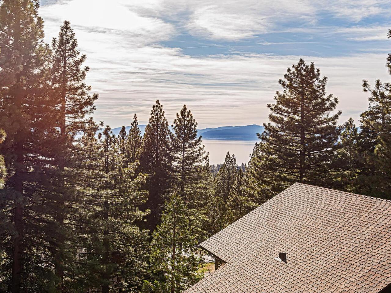 Fantastic Lakeview house with large decks! - Property Image 17