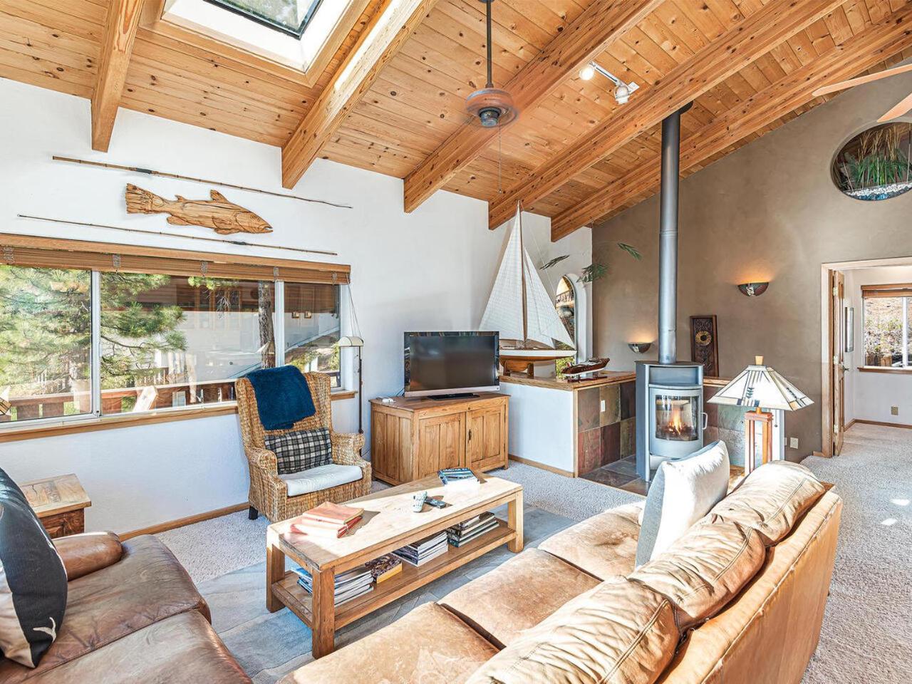 Fantastic Lakeview house with large decks! - Property Image 16