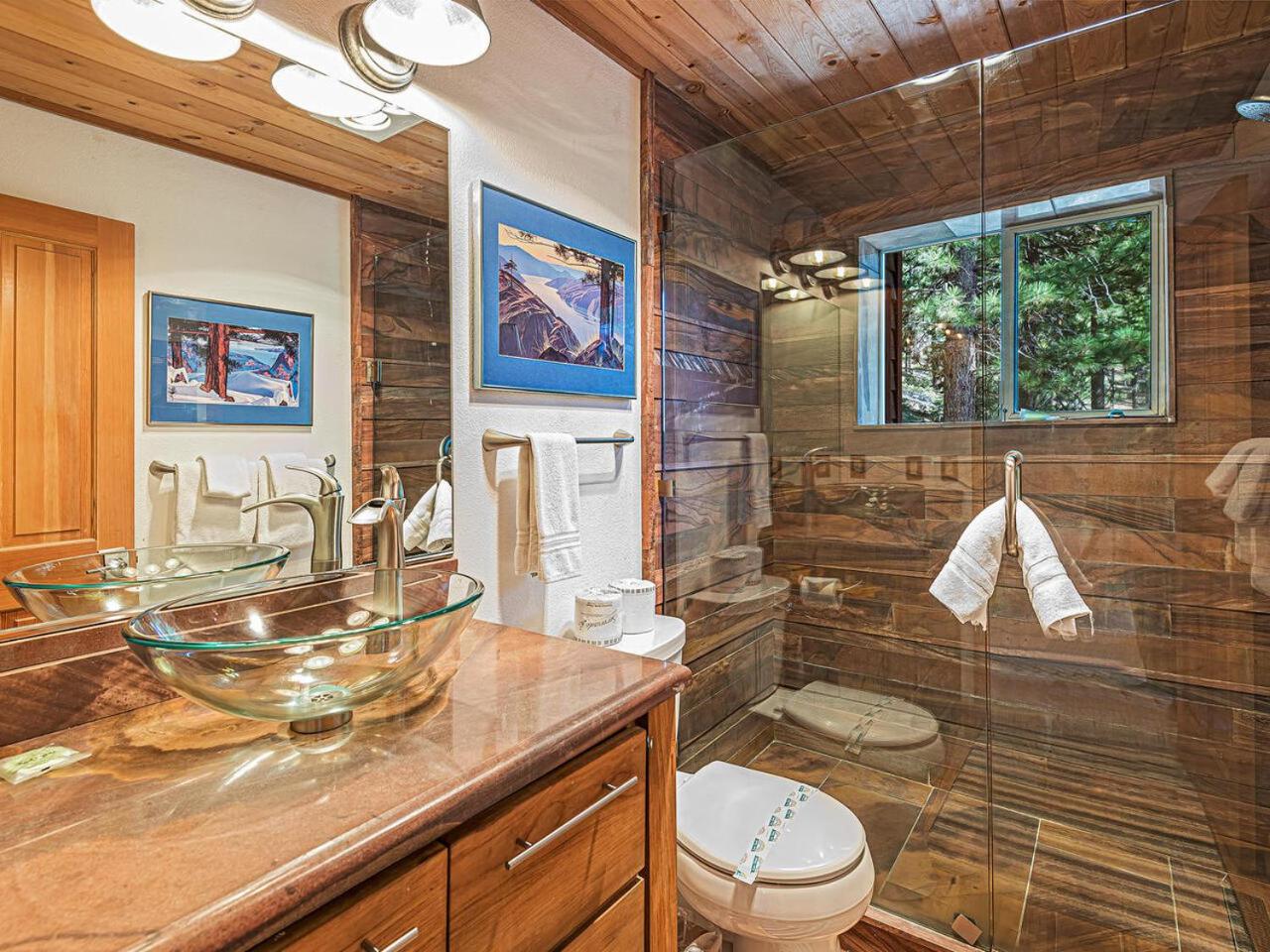 Fantastic Lakeview house with large decks! - Property Image 2