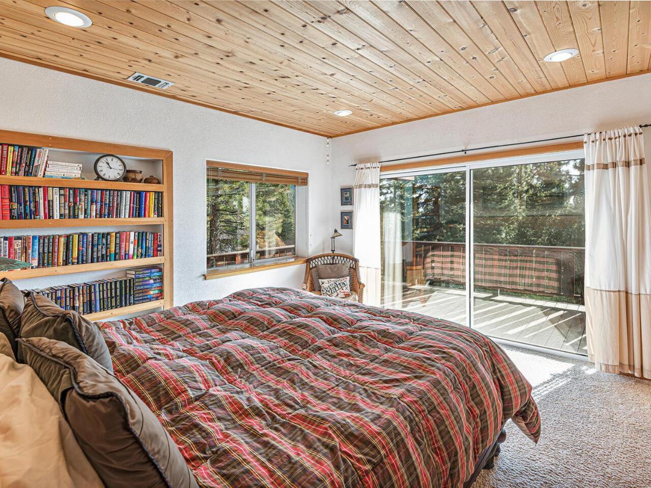 Fantastic Lakeview house with large decks! - Property Image 12