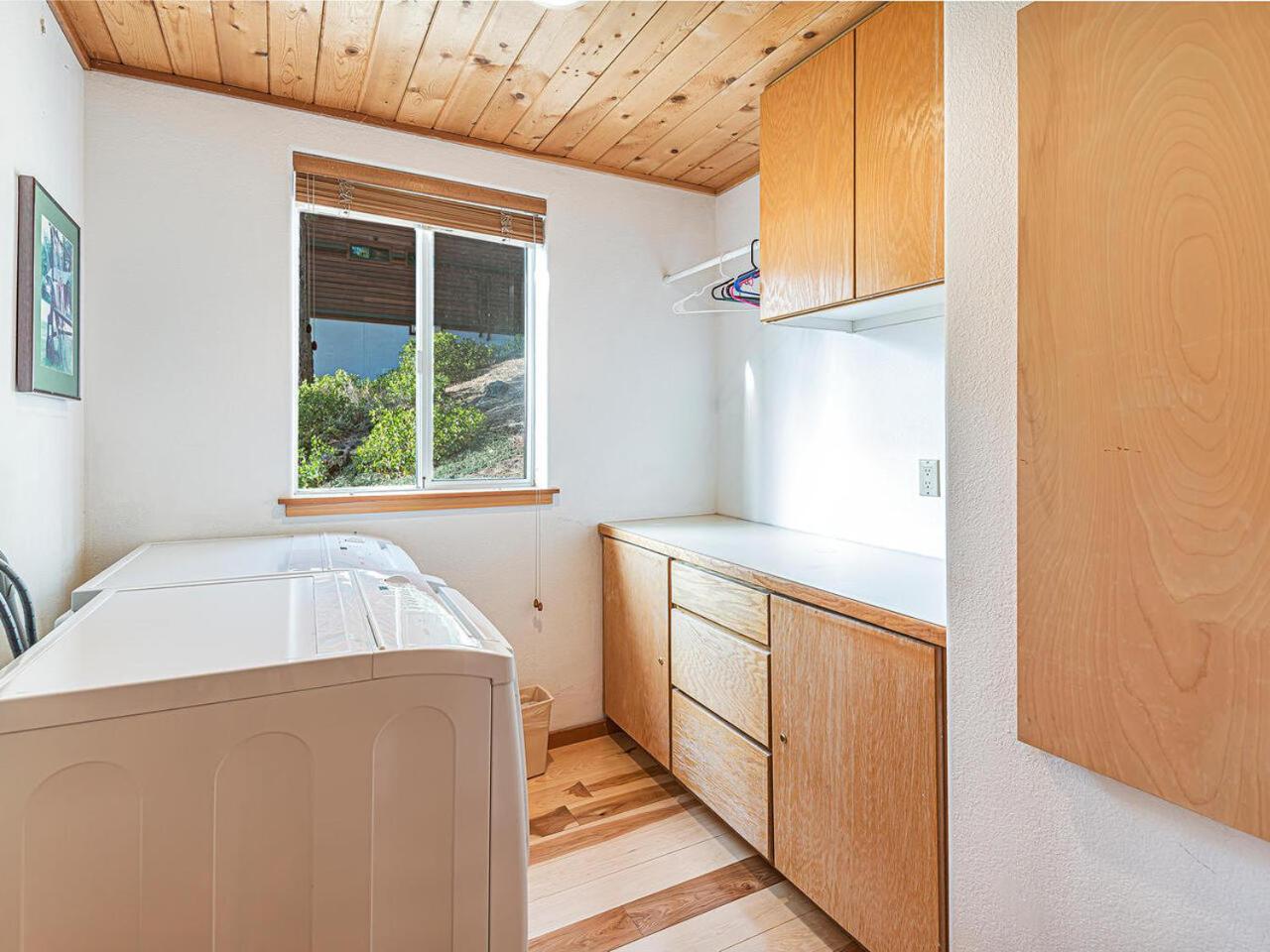Fantastic Lakeview house with large decks! - Property Image 10