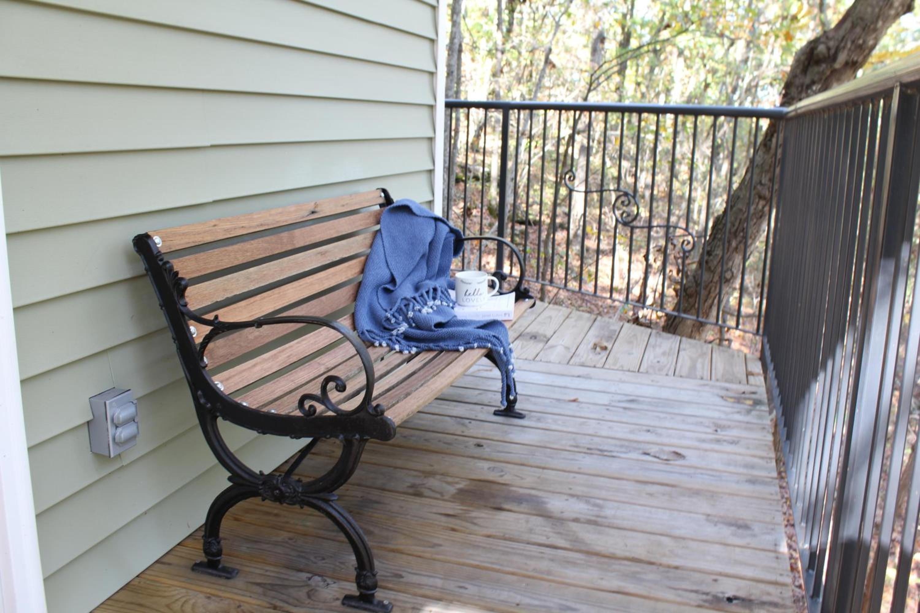 Secluded Treehouse in the Woods - Tree Hugger Hideaway view 4