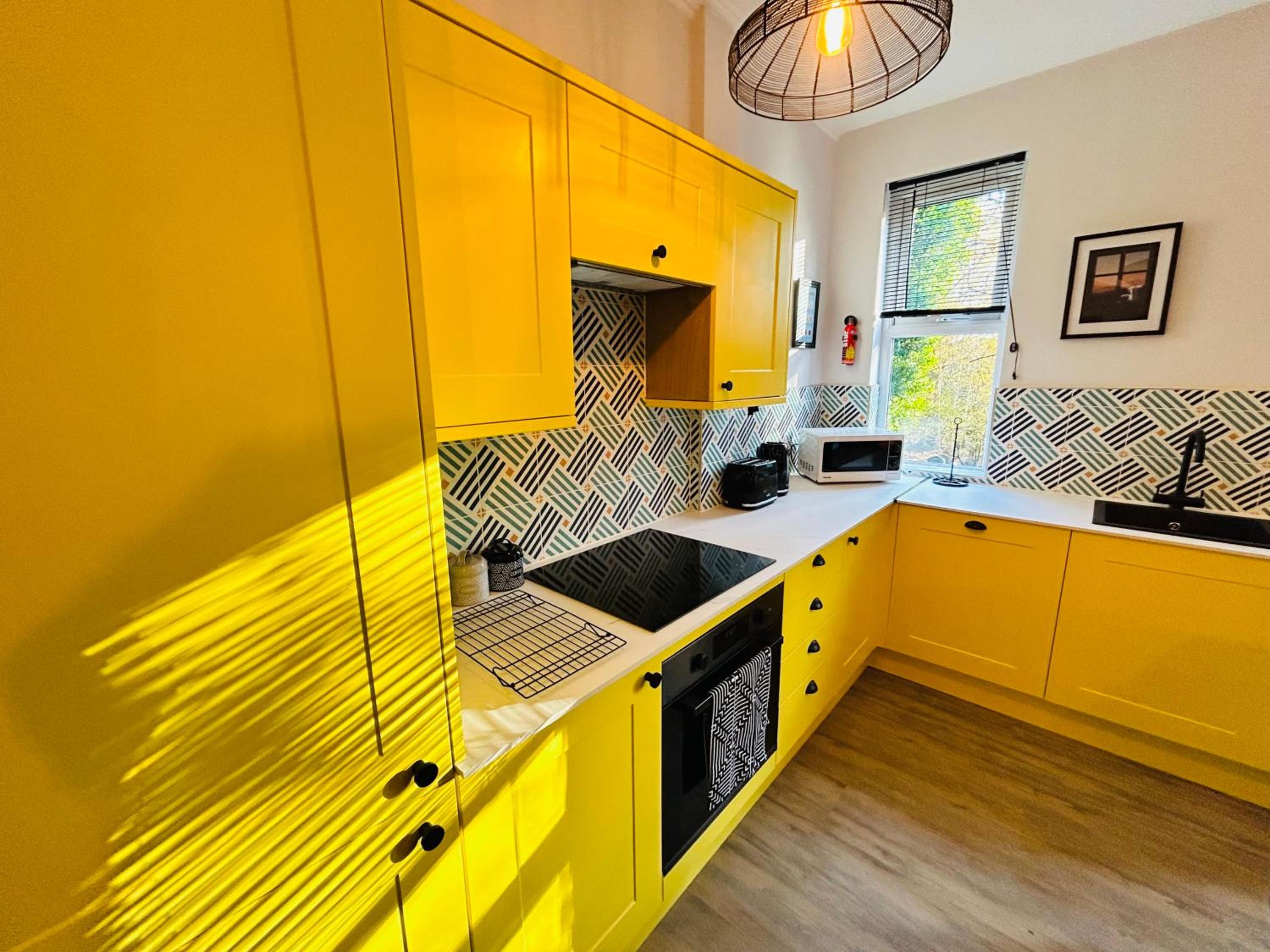 Park Mount Residences - Luxury 3 Bedroom Flat In Leeds With Free Parking view 2