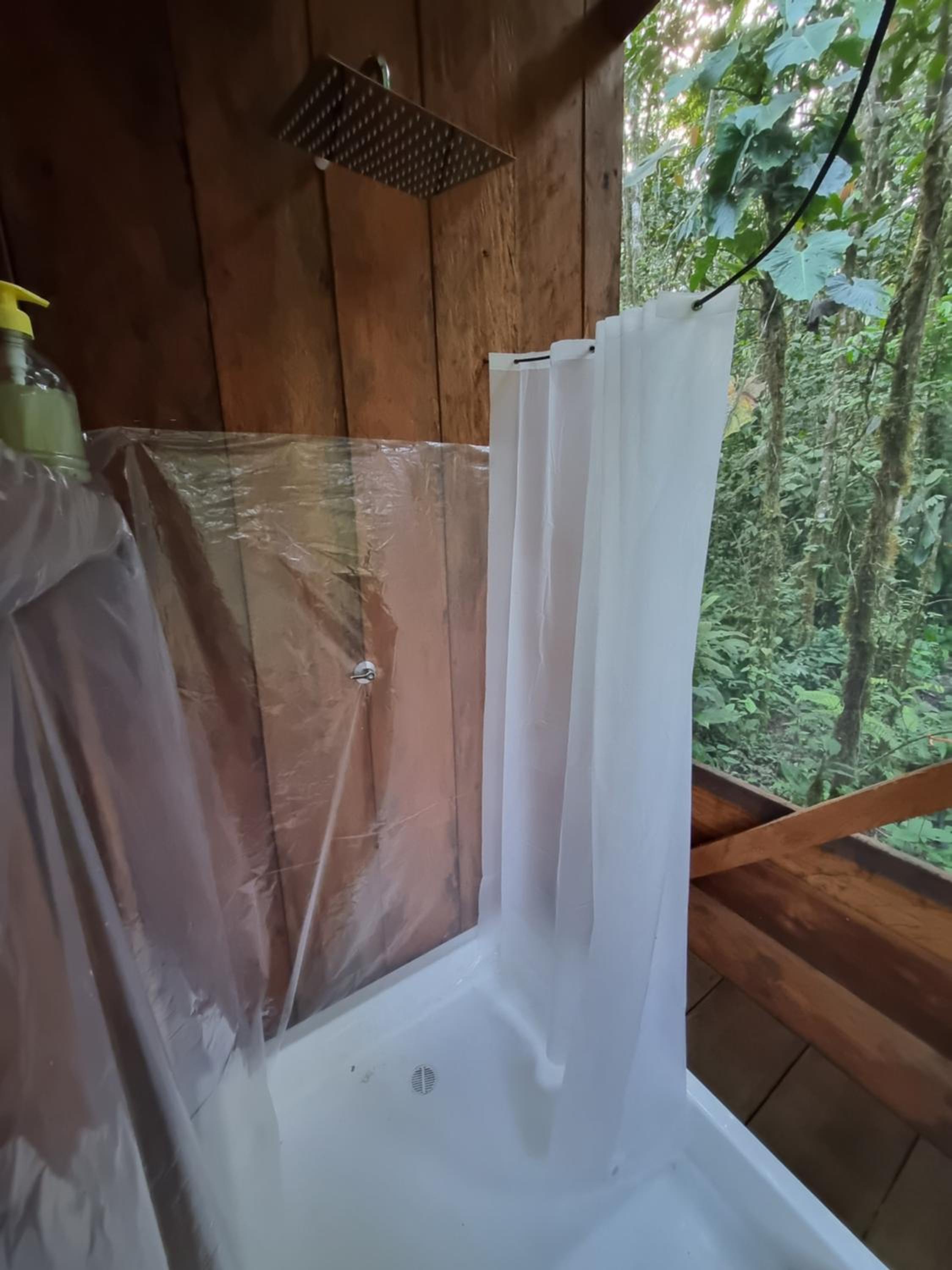 Cabaña Leucopternis - in the middle of Amazon forest