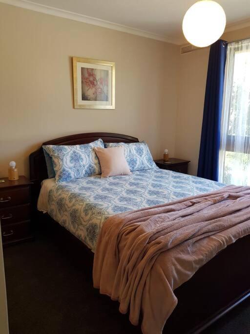 Garden Cottage, Dog Friendly. Wonthaggi.