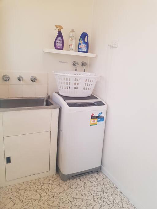 Garden Cottage, Dog Friendly. Wonthaggi.