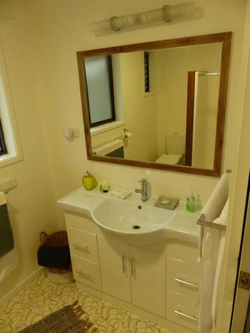 Garden Cottage, Dog Friendly. Wonthaggi.