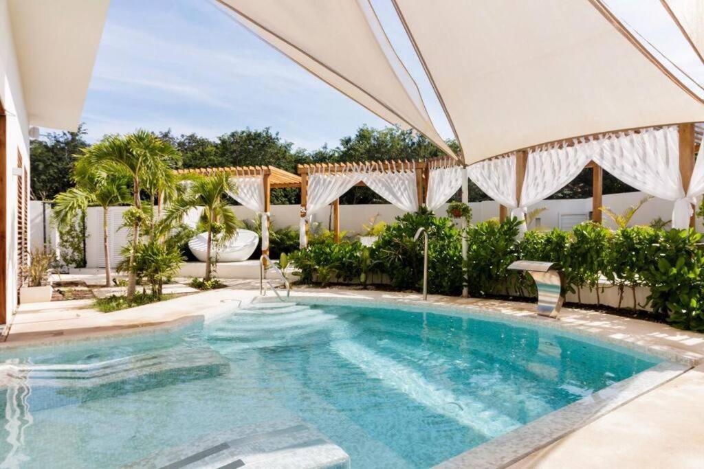 Free Shuttle to this Great Apartment and Condo! view 2