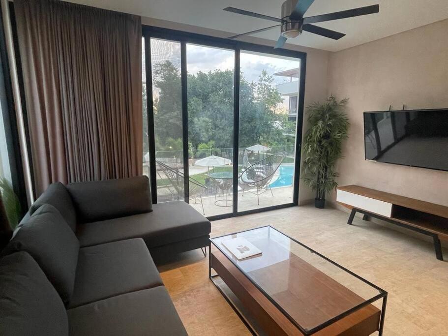 Free Shuttle to this Great Apartment and Condo! view 3