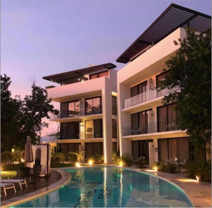 Free Shuttle to this Great Apartment and Condo! view 4