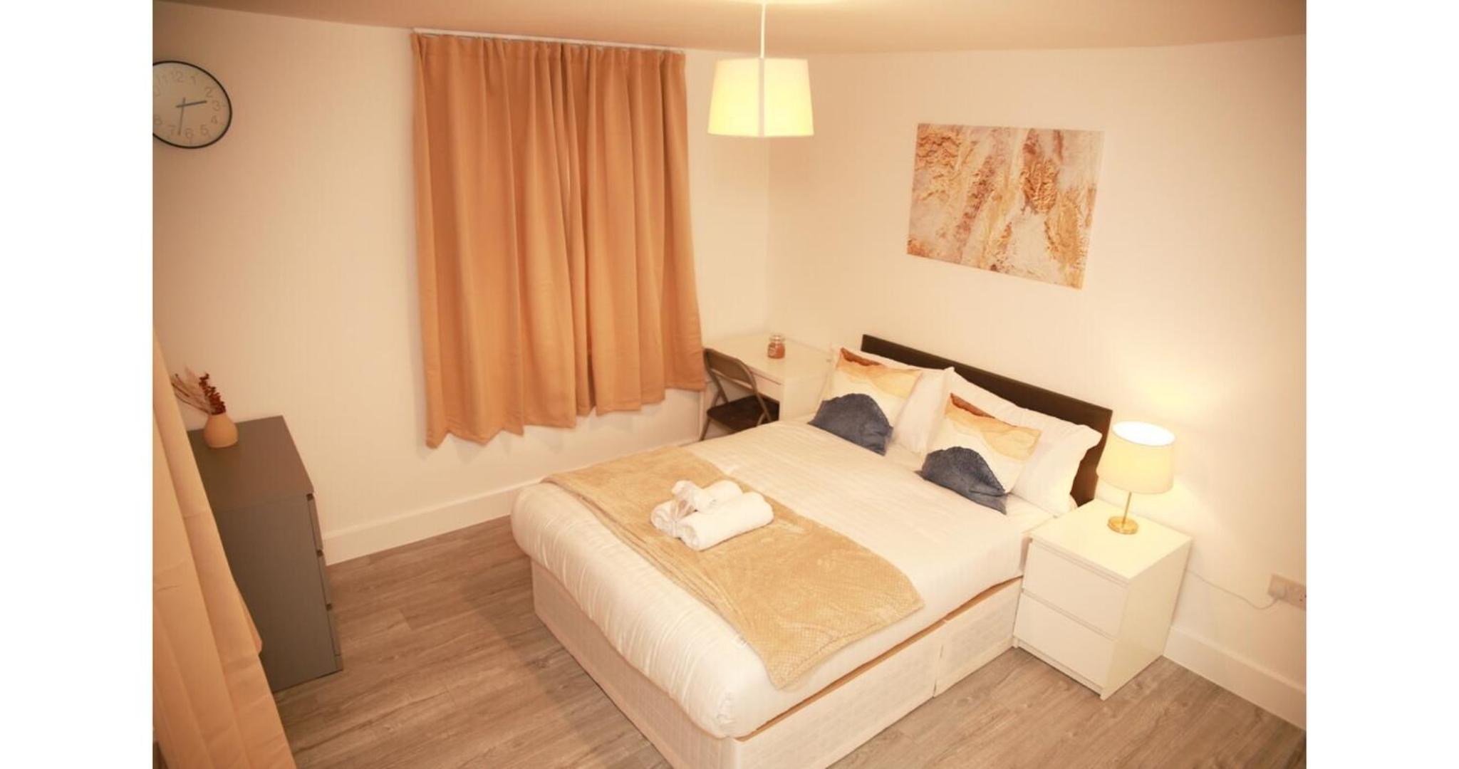 Cricklewood Deluxe Ensuite Room
