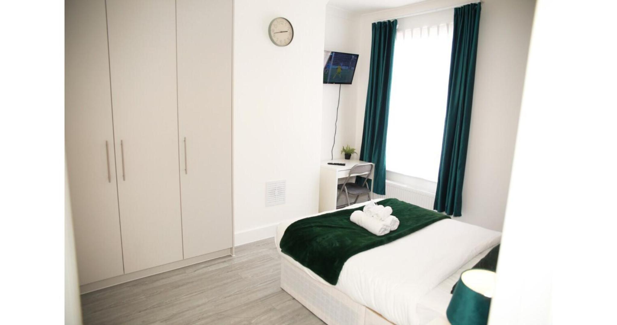 Cricklewood Deluxe Ensuite Room
