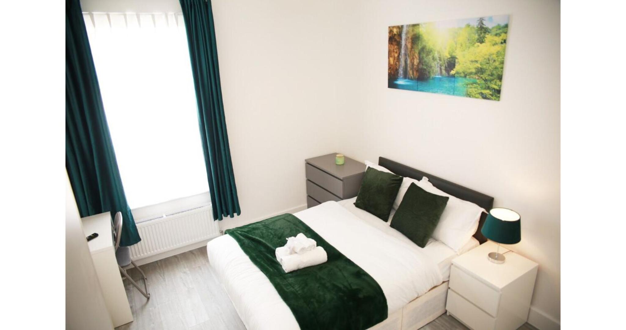 Cricklewood Deluxe Ensuite Room
