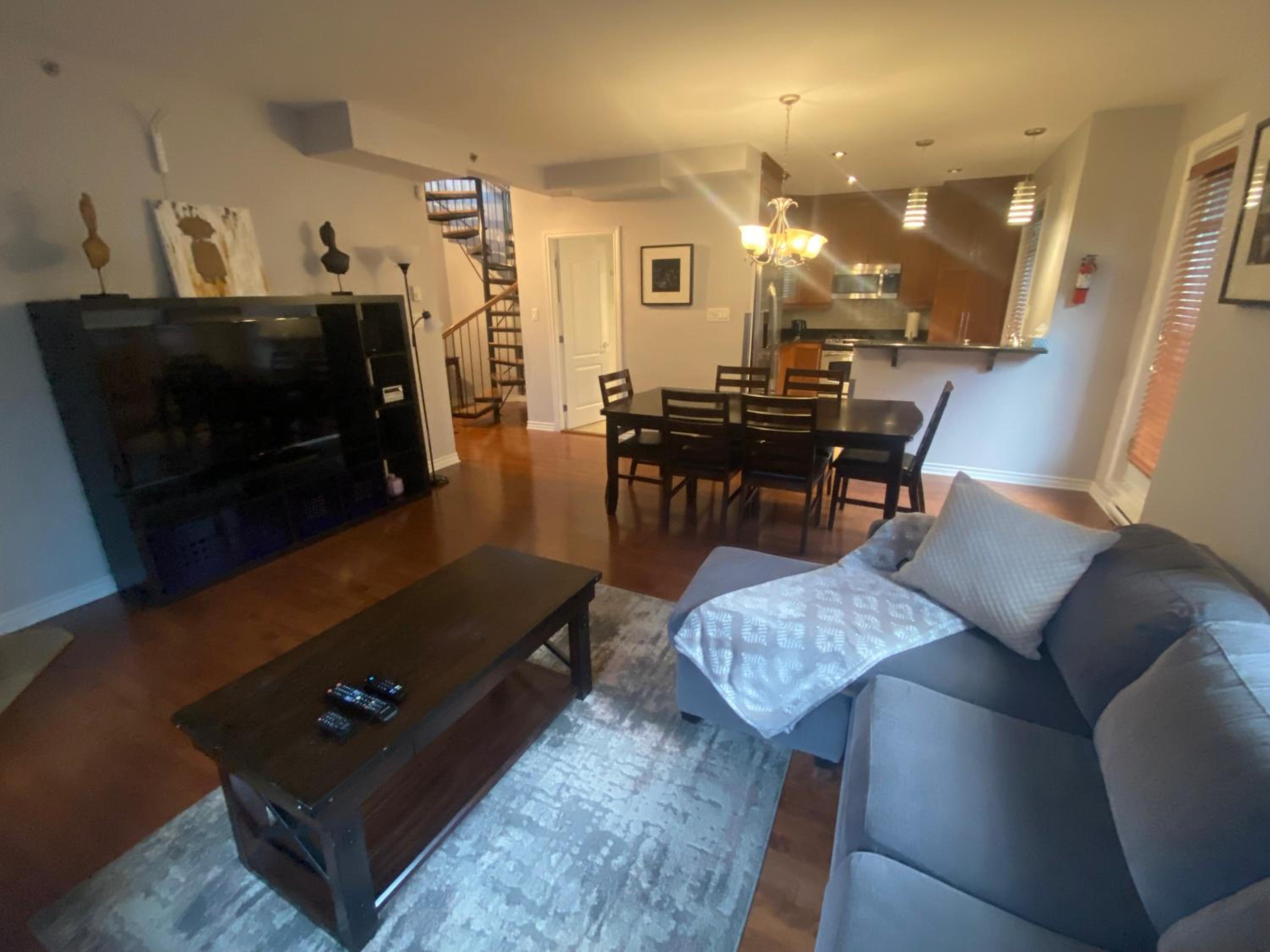 ApartHotelMontreal by Les Terrasses Saint Urbain 2225I2