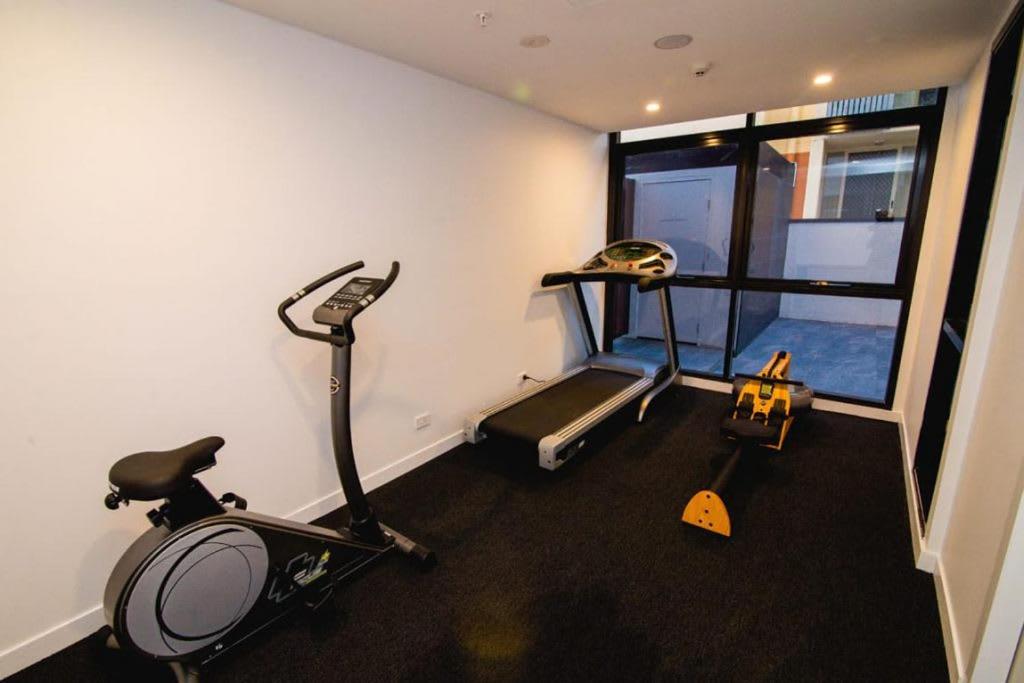 1BR Apt with Parking and Pool near Shops