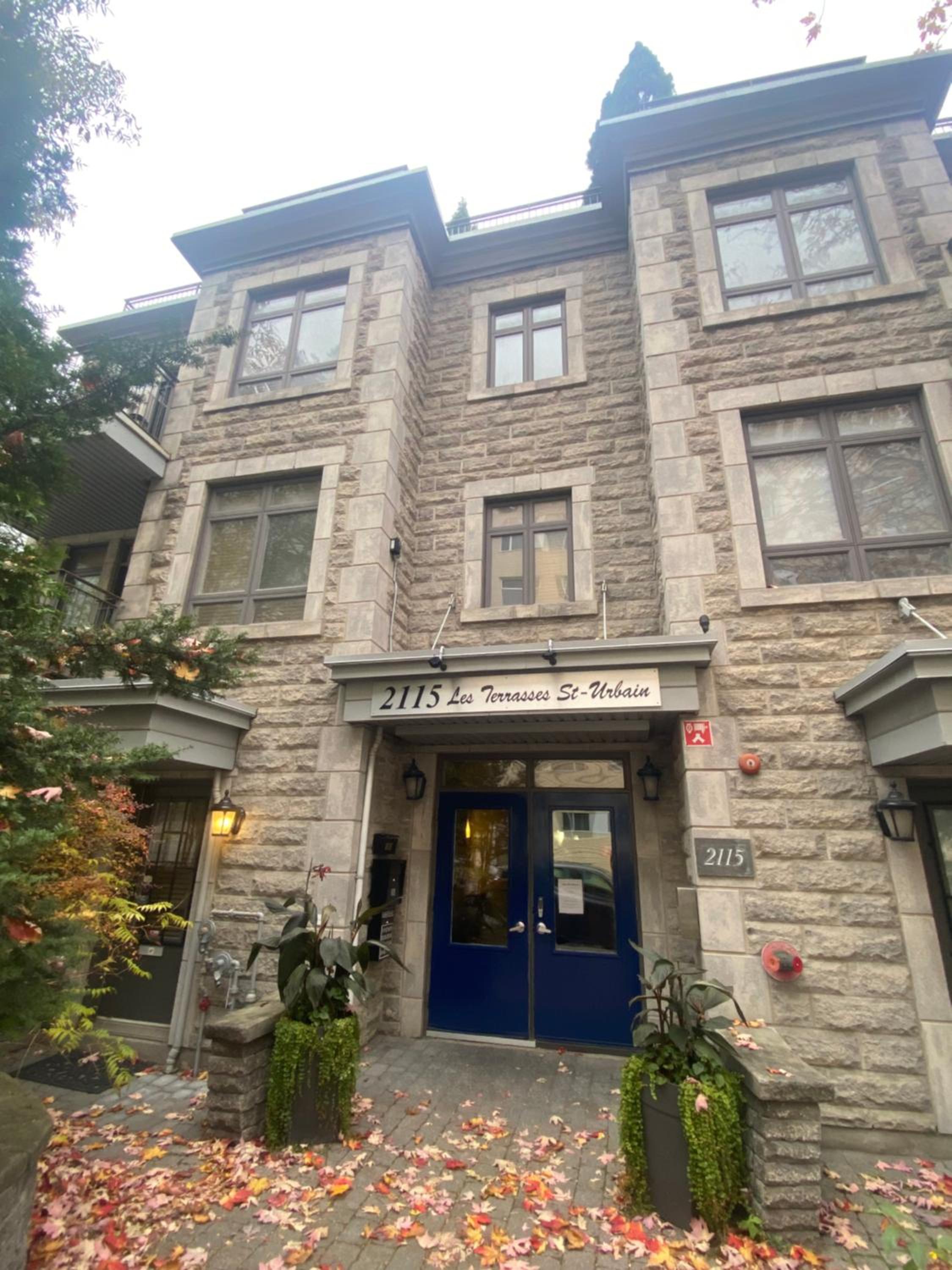 ApartHotelMontreal by Les Terrasses Saint Urbain 2225I2