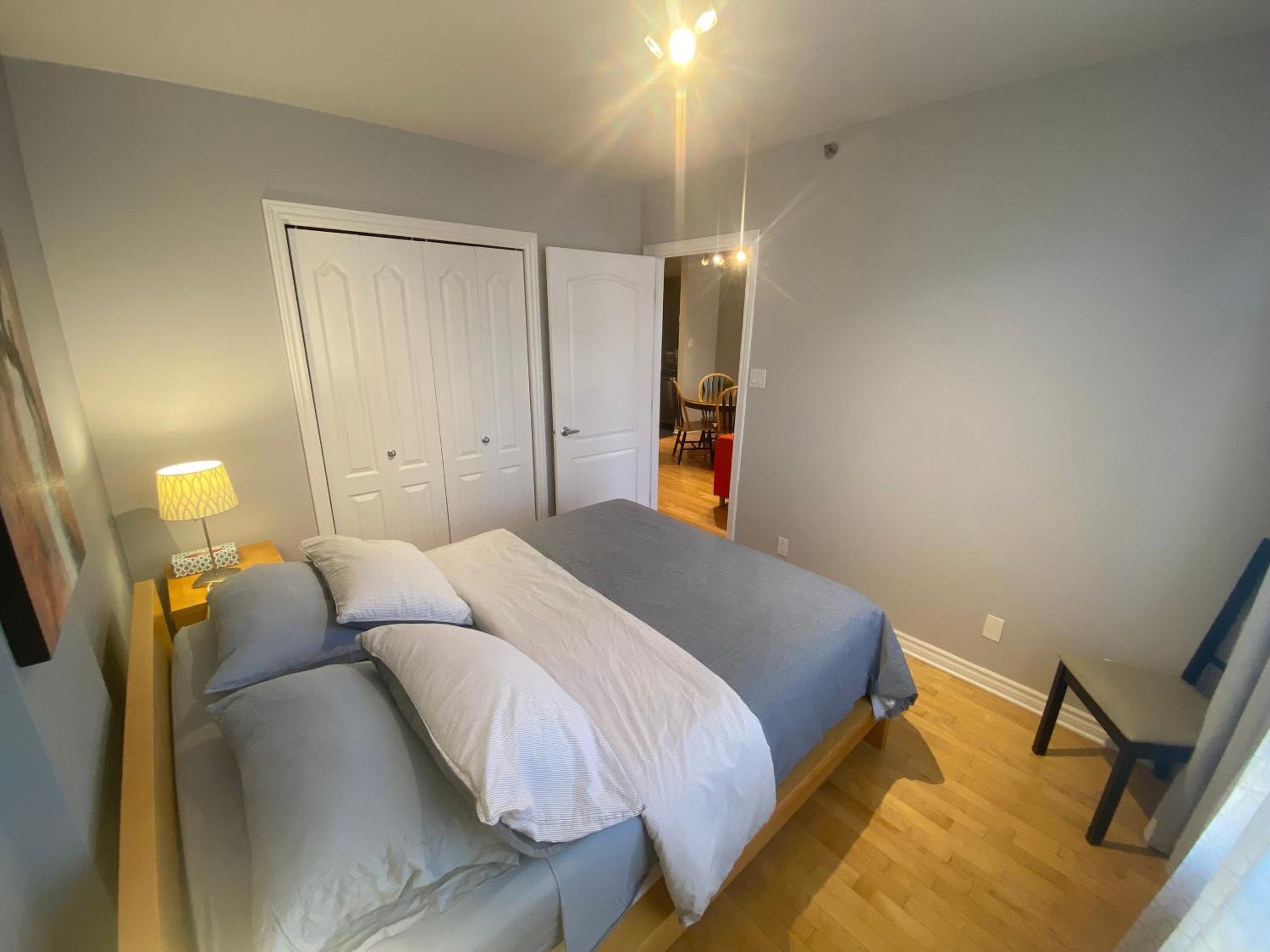 ApartHotelMontreal by Les Terrasses Saint Urbain 2225I2
