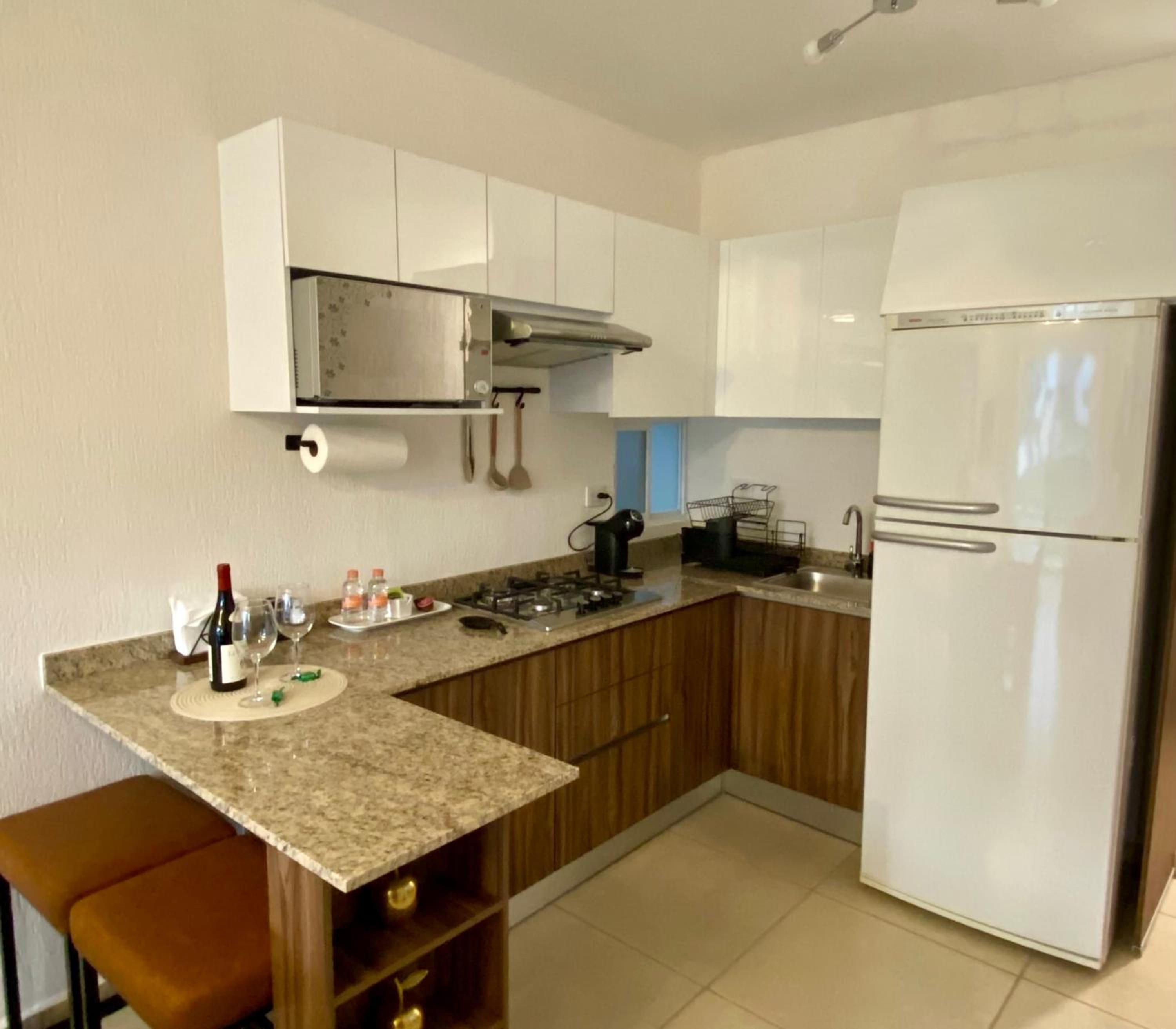Departamento nuevo, 3 habitaciones, justo en frente de alberca