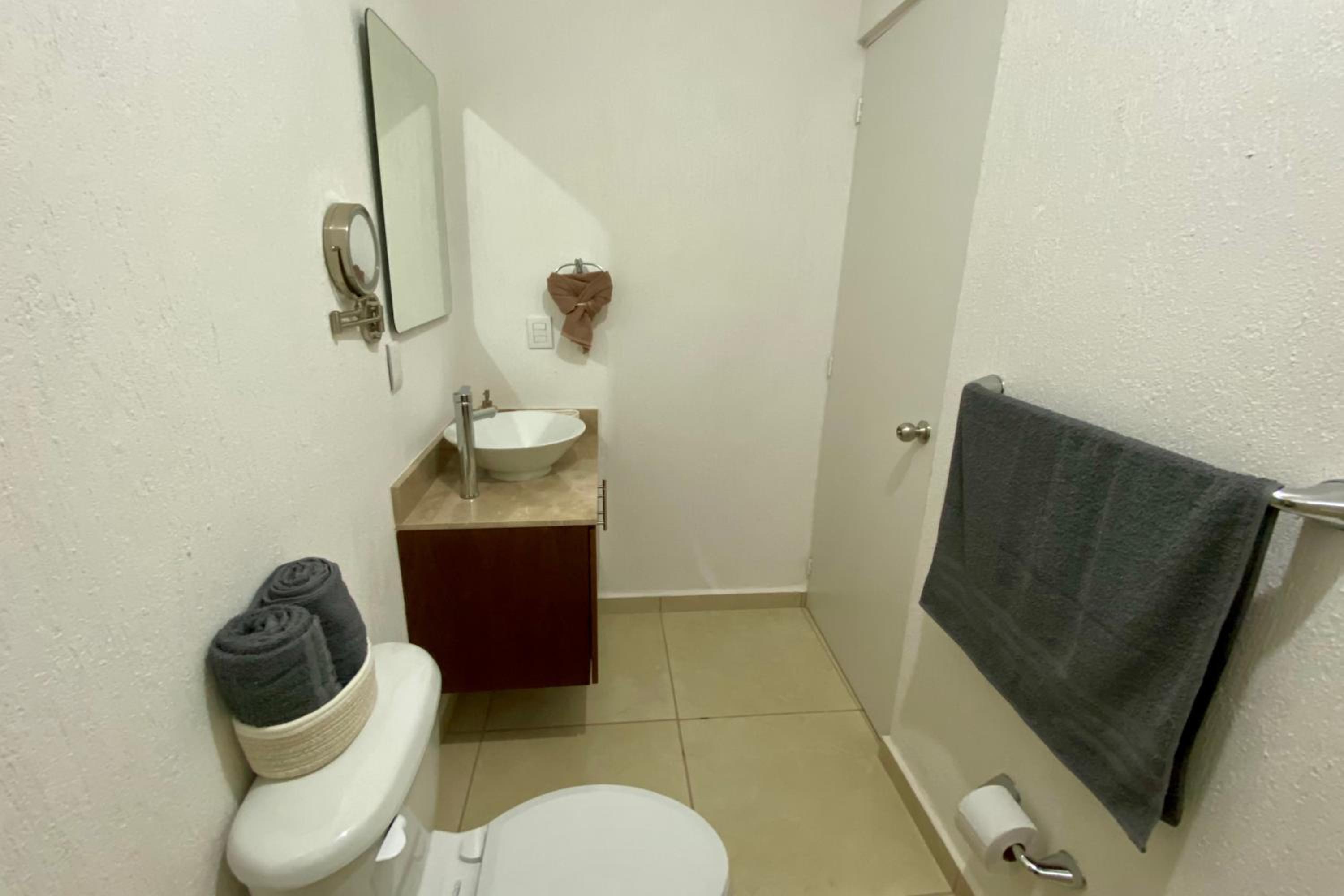 Departamento nuevo, 3 habitaciones, justo en frente de alberca